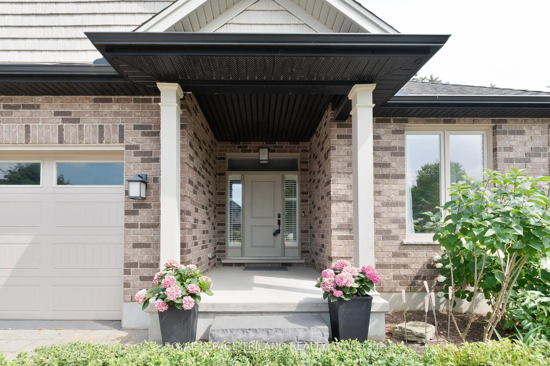 Photo 1 of 681 Bennett Crescent, Strathroy-Caradoc, Mount Brydges — HOMEH