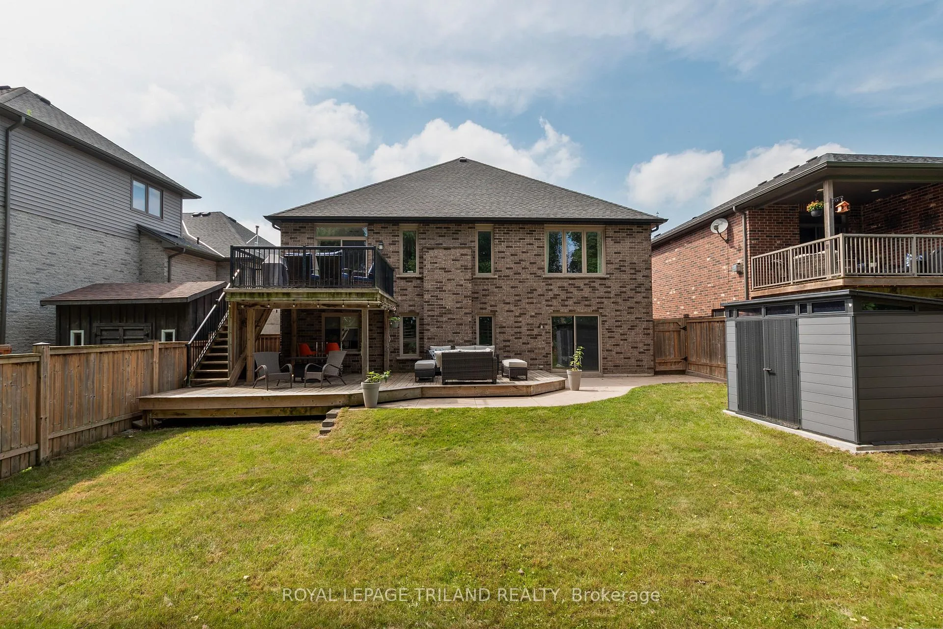 Photo 2 of 681 Bennett Crescent, Strathroy-Caradoc, Mount Brydges — HOMEH