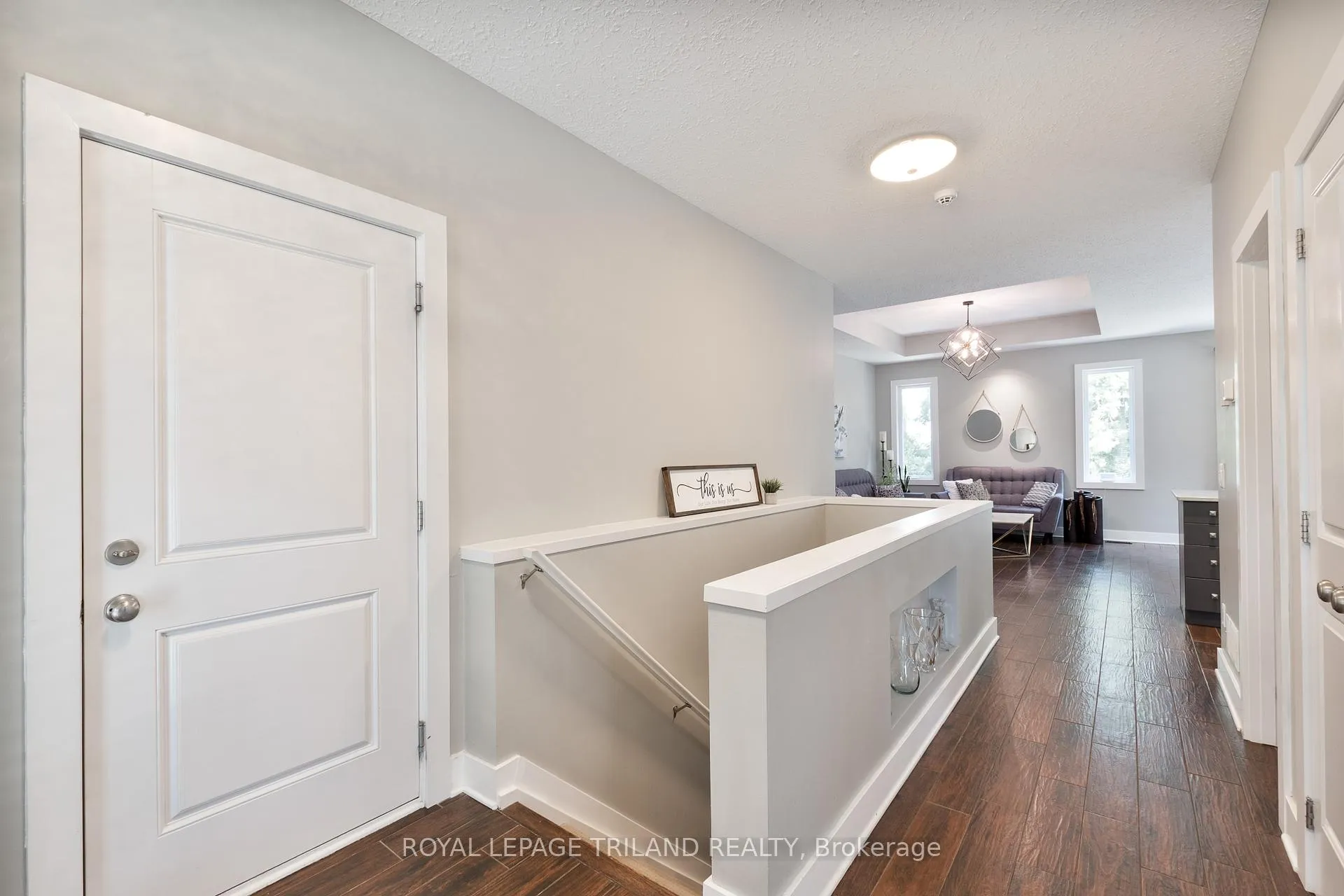 Photo 5 of 681 Bennett Crescent, Strathroy-Caradoc, Mount Brydges — HOMEH