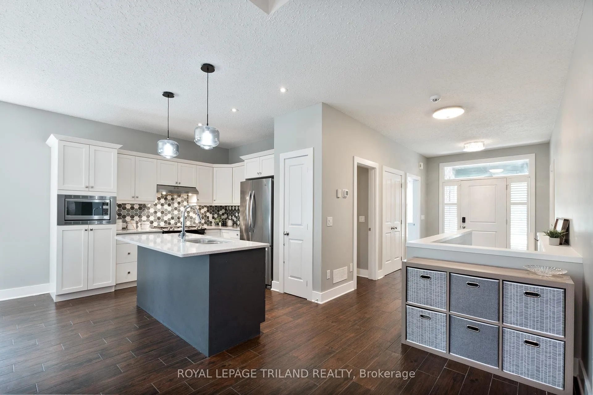 Photo 6 of 681 Bennett Crescent, Strathroy-Caradoc, Mount Brydges — HOMEH