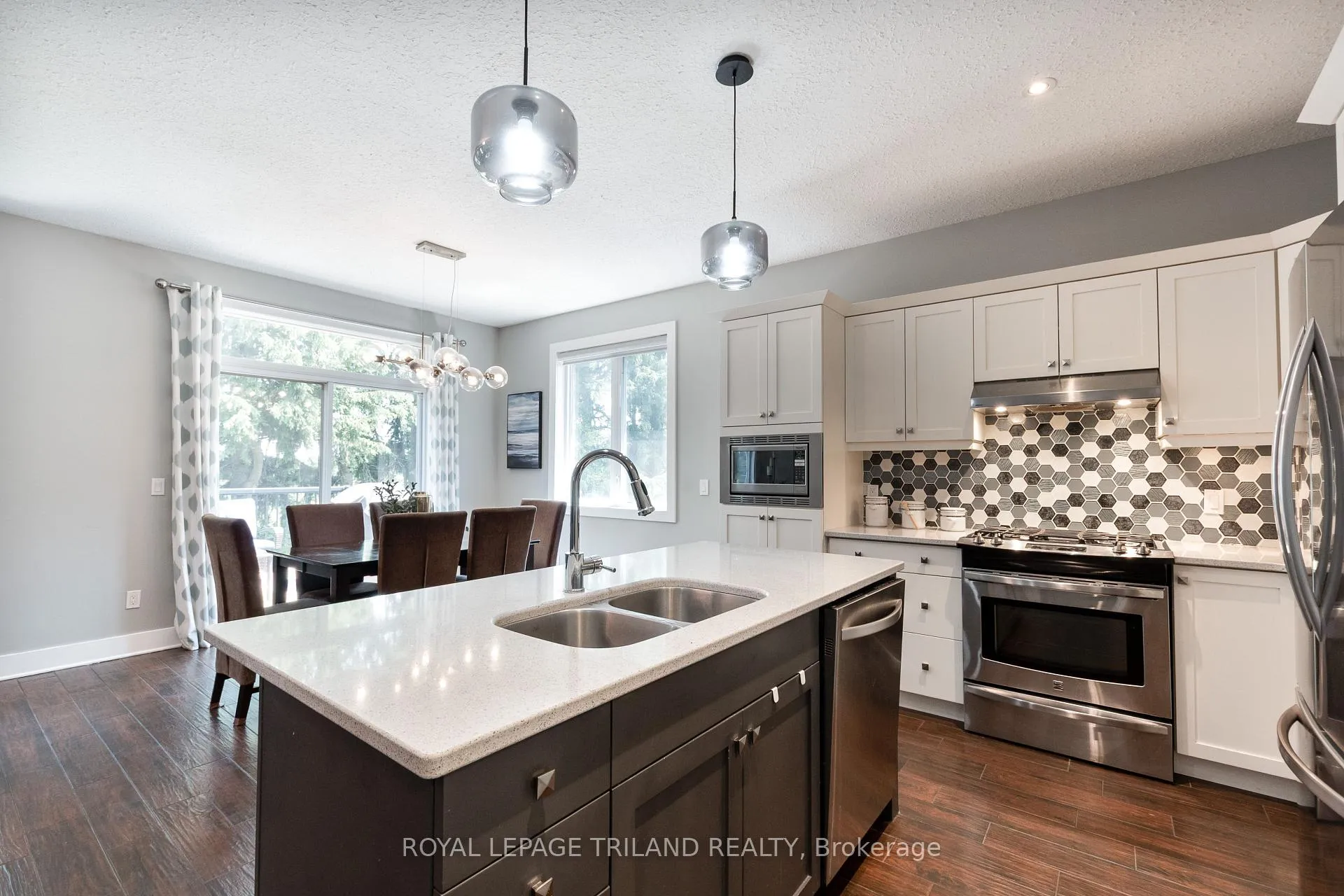 Photo 8 of 681 Bennett Crescent, Strathroy-Caradoc, Mount Brydges — HOMEH