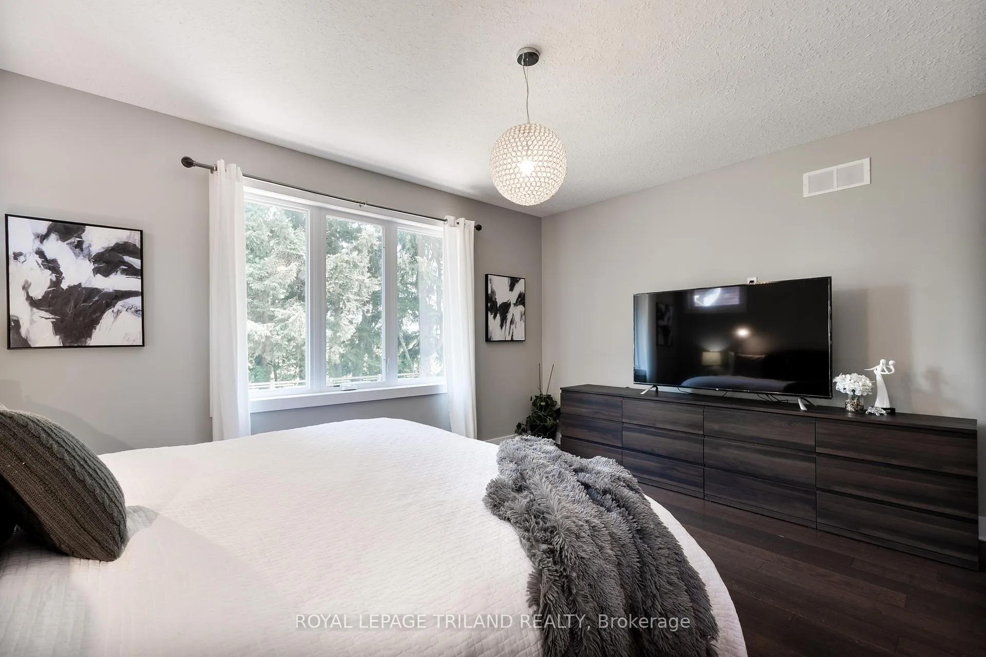Photo 13 of 681 Bennett Crescent, Strathroy-Caradoc, Mount Brydges — HOMEH