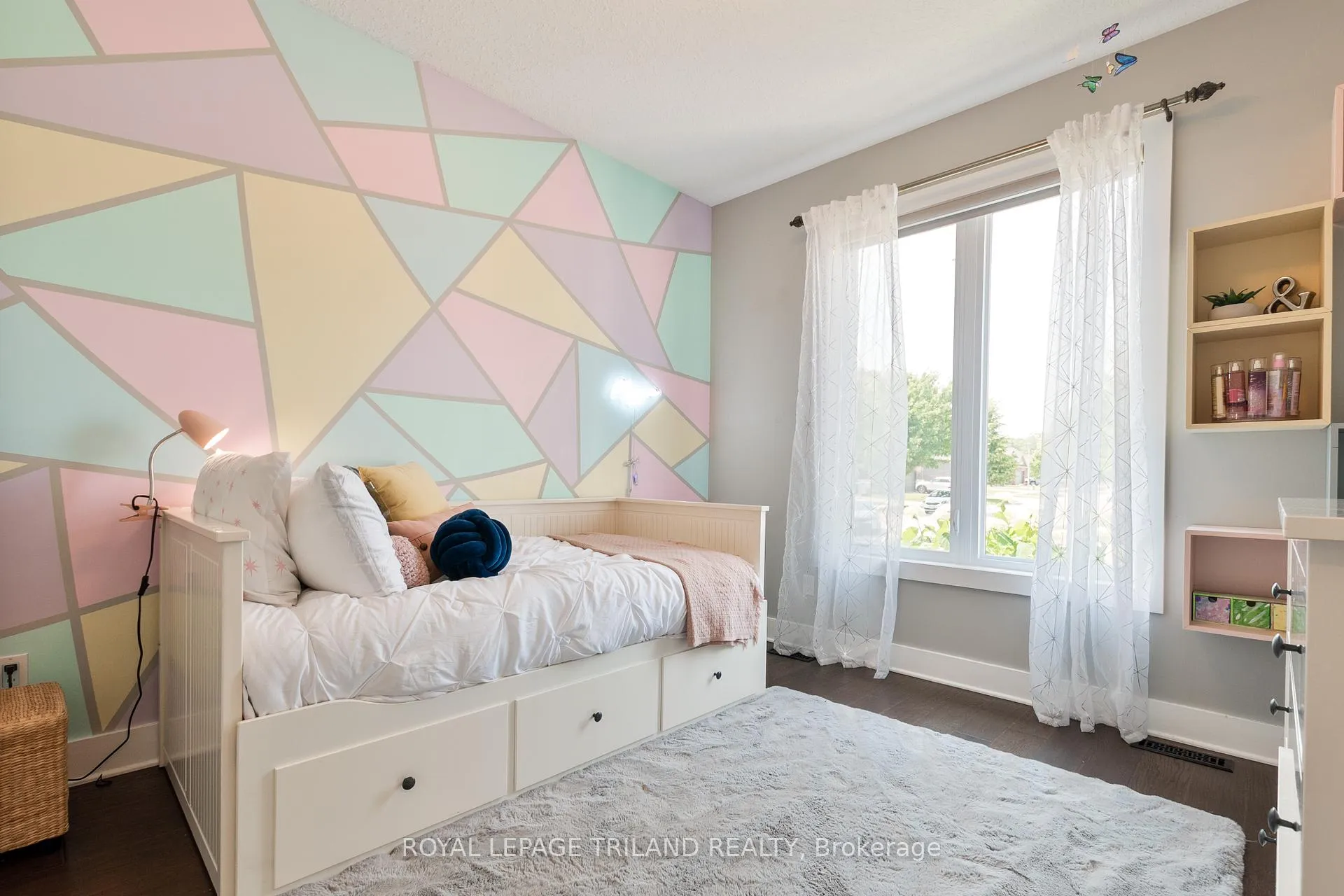 Photo 18 of 681 Bennett Crescent, Strathroy-Caradoc, Mount Brydges — HOMEH