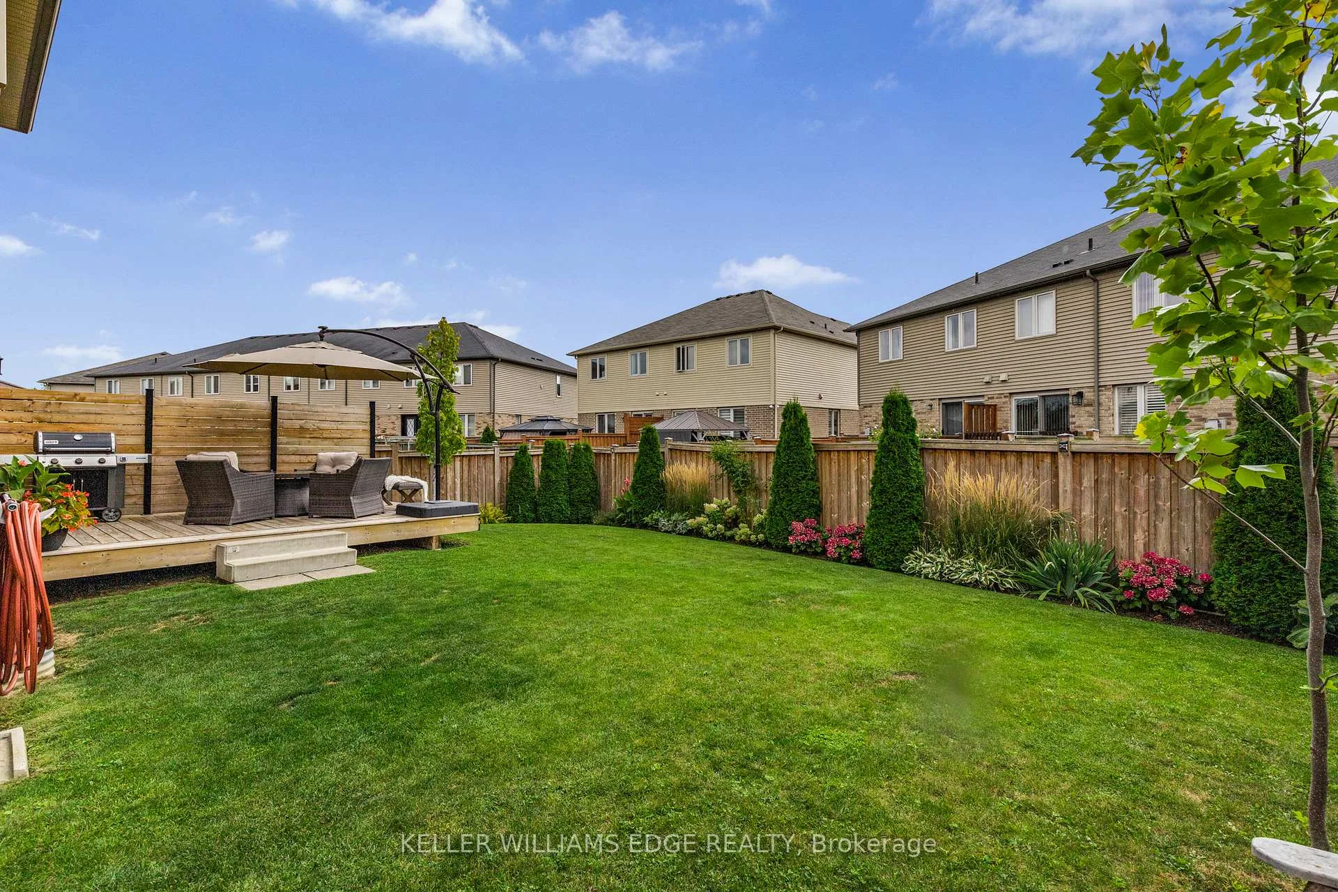 Photo 3 of 209 Echovalley Drive, Hamilton, Stoney Creek Mountain — HOMEH