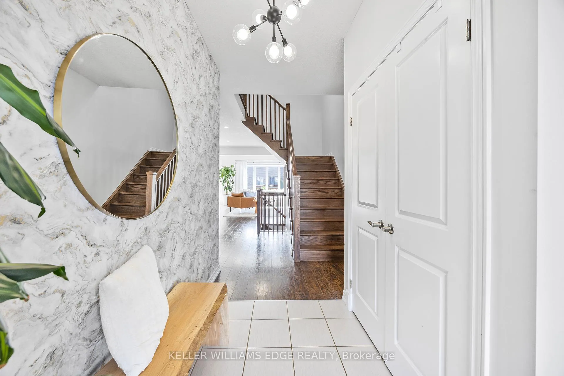 Photo 6 of 209 Echovalley Drive, Hamilton, Stoney Creek Mountain — HOMEH