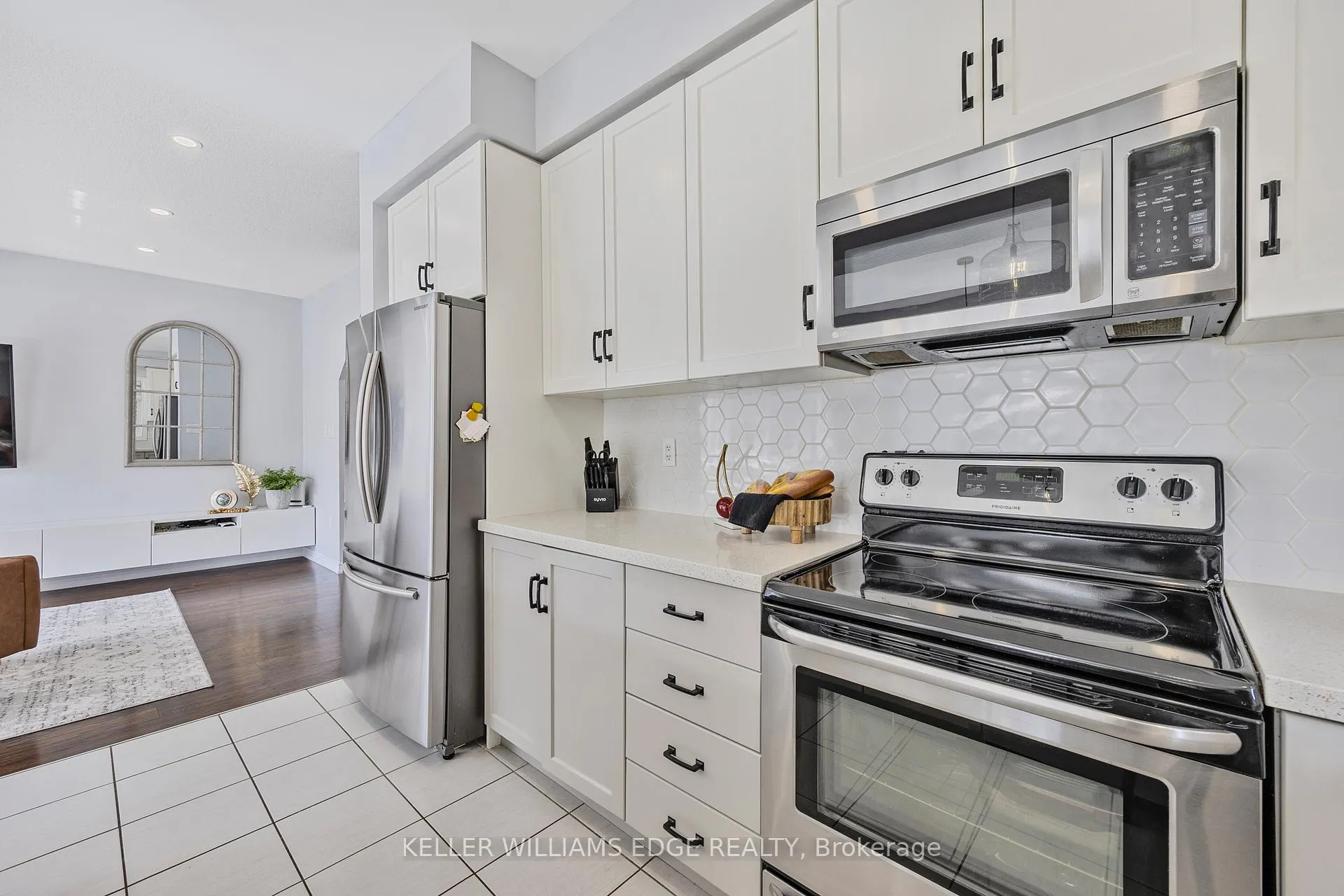 Photo 12 of 209 Echovalley Drive, Hamilton, Stoney Creek Mountain — HOMEH