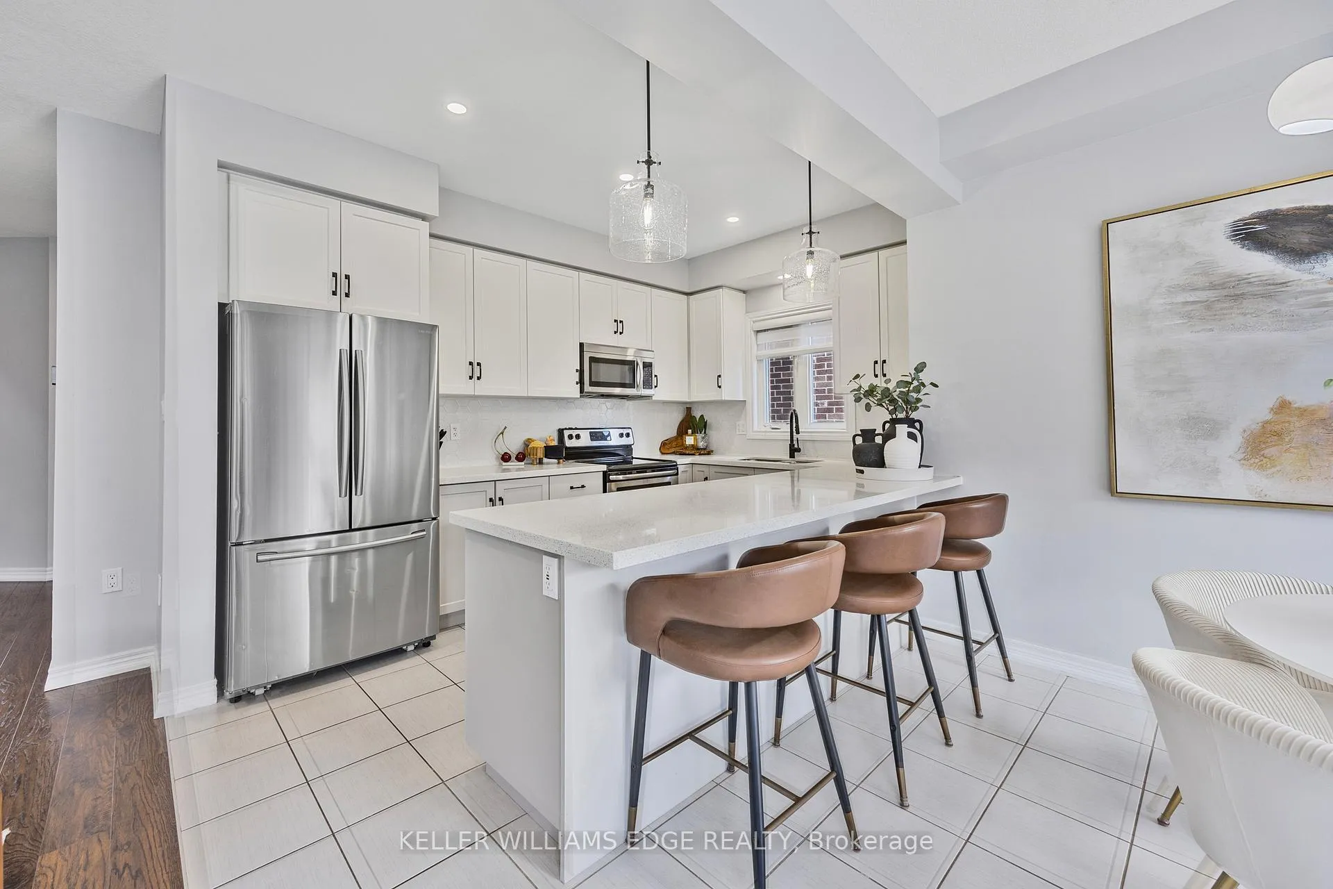 Photo 13 of 209 Echovalley Drive, Hamilton, Stoney Creek Mountain — HOMEH