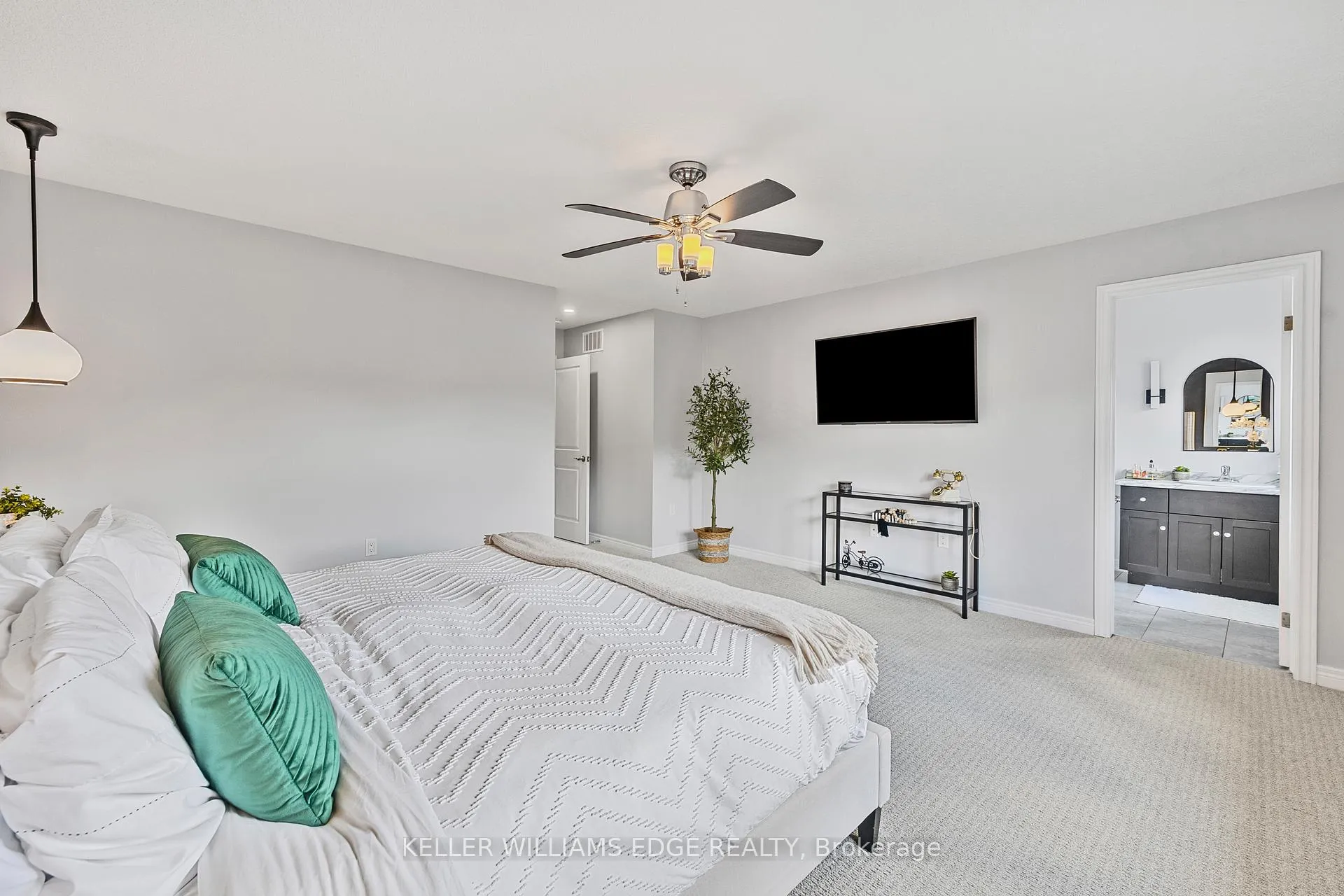 Photo 21 of 209 Echovalley Drive, Hamilton, Stoney Creek Mountain — HOMEH