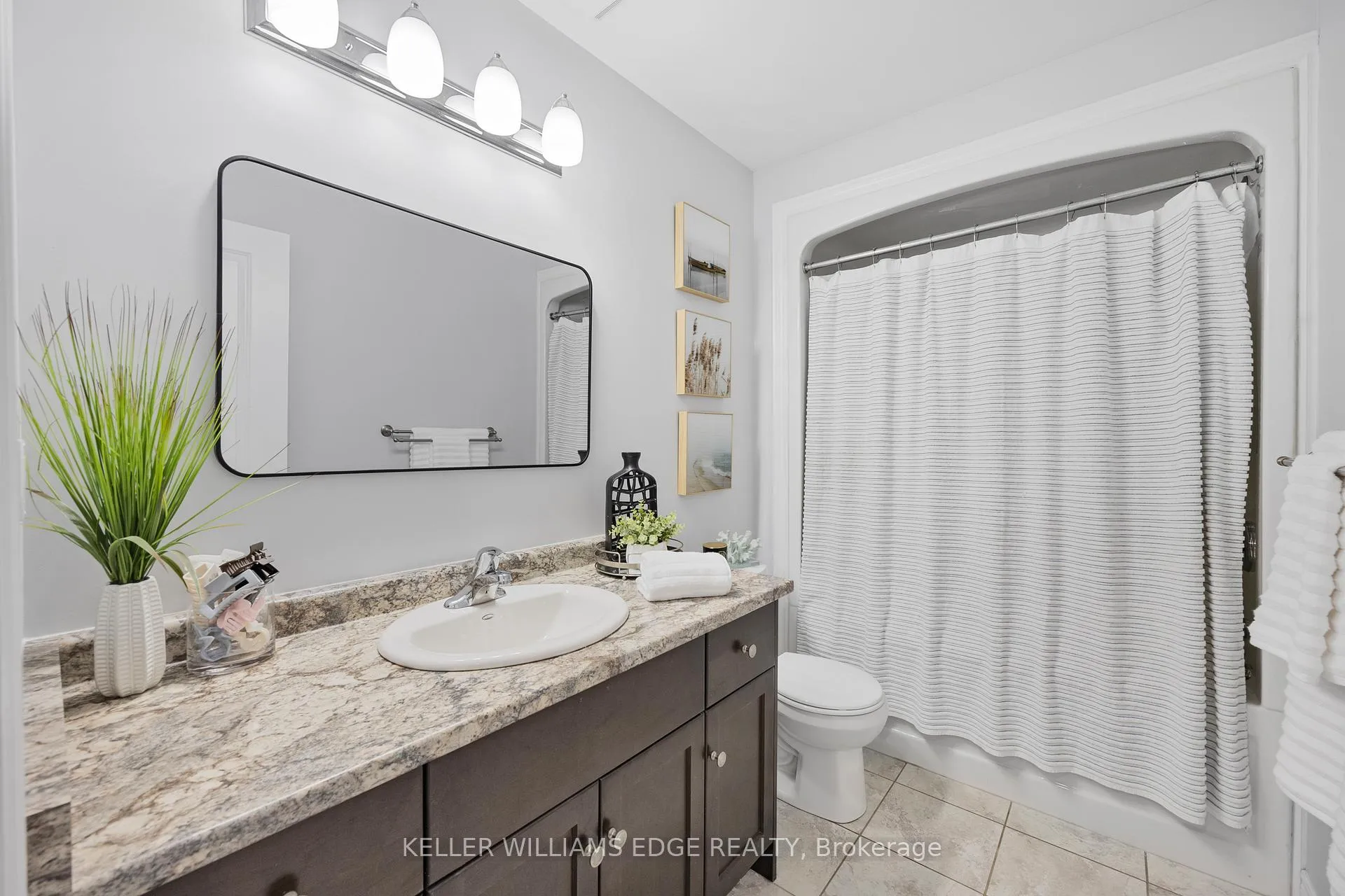 Photo 26 of 209 Echovalley Drive, Hamilton, Stoney Creek Mountain — HOMEH