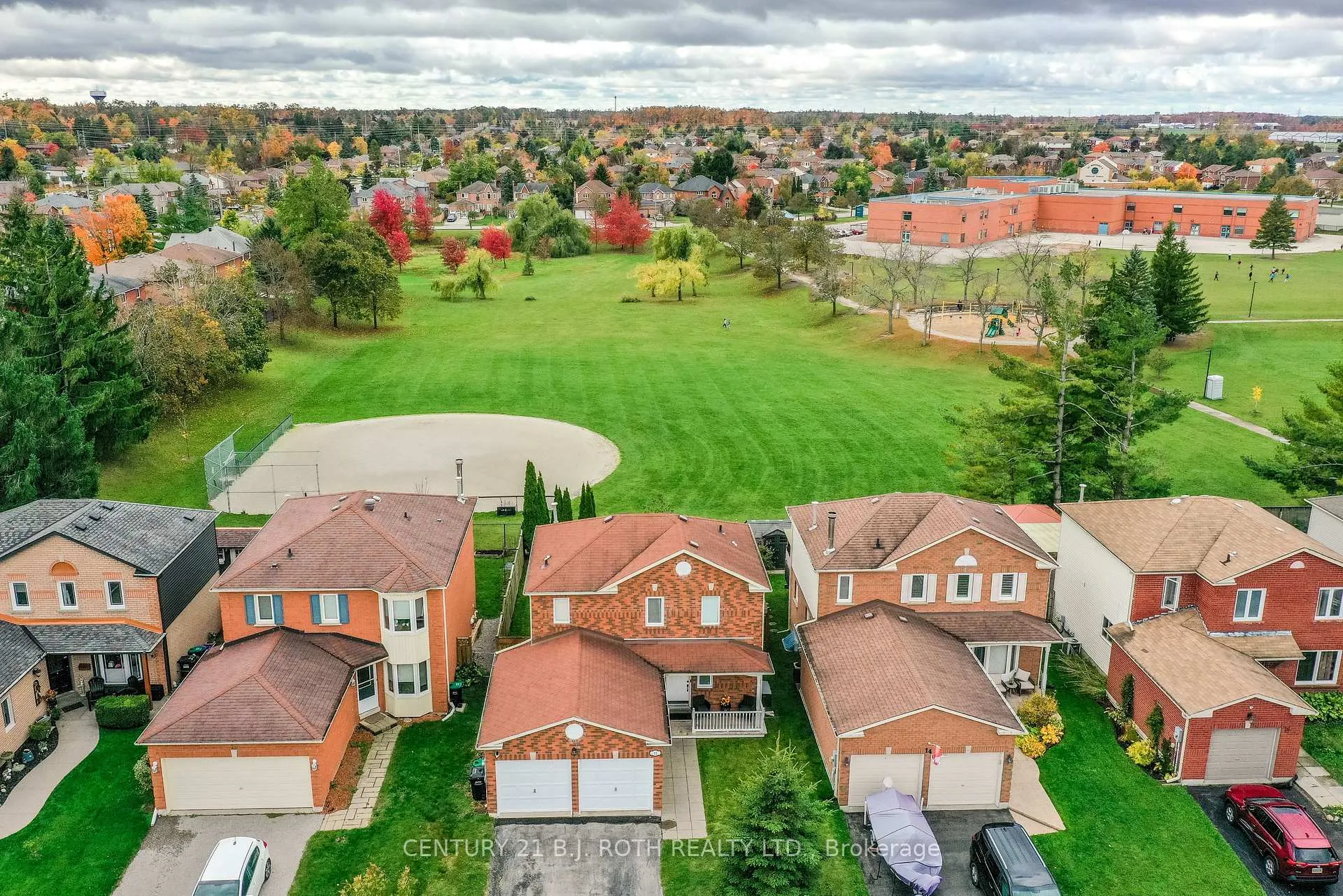 Photo 2 of 12 Burke Drive, Barrie, West Bayfield — HOMEH