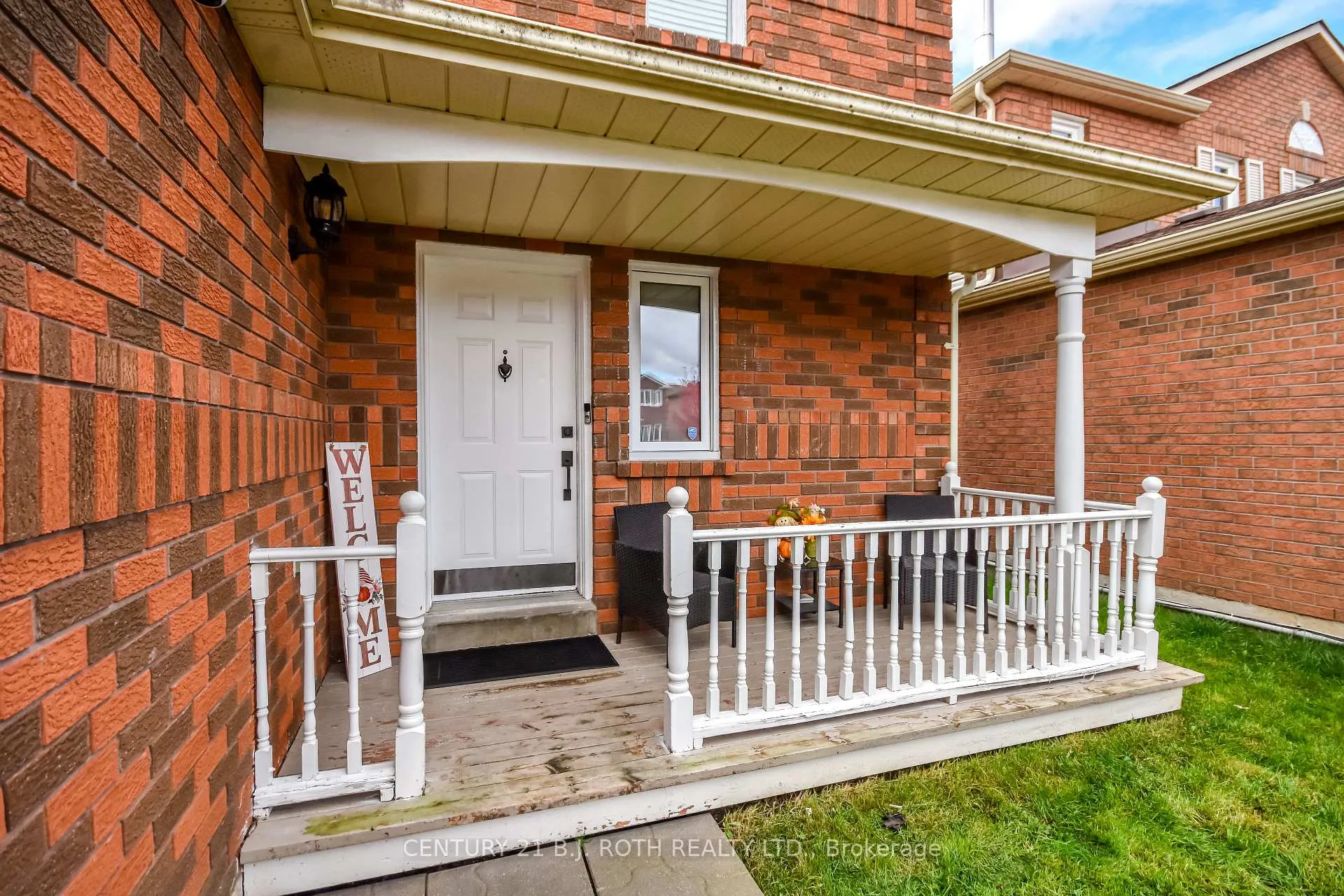 Photo 5 of 12 Burke Drive, Barrie, West Bayfield — HOMEH