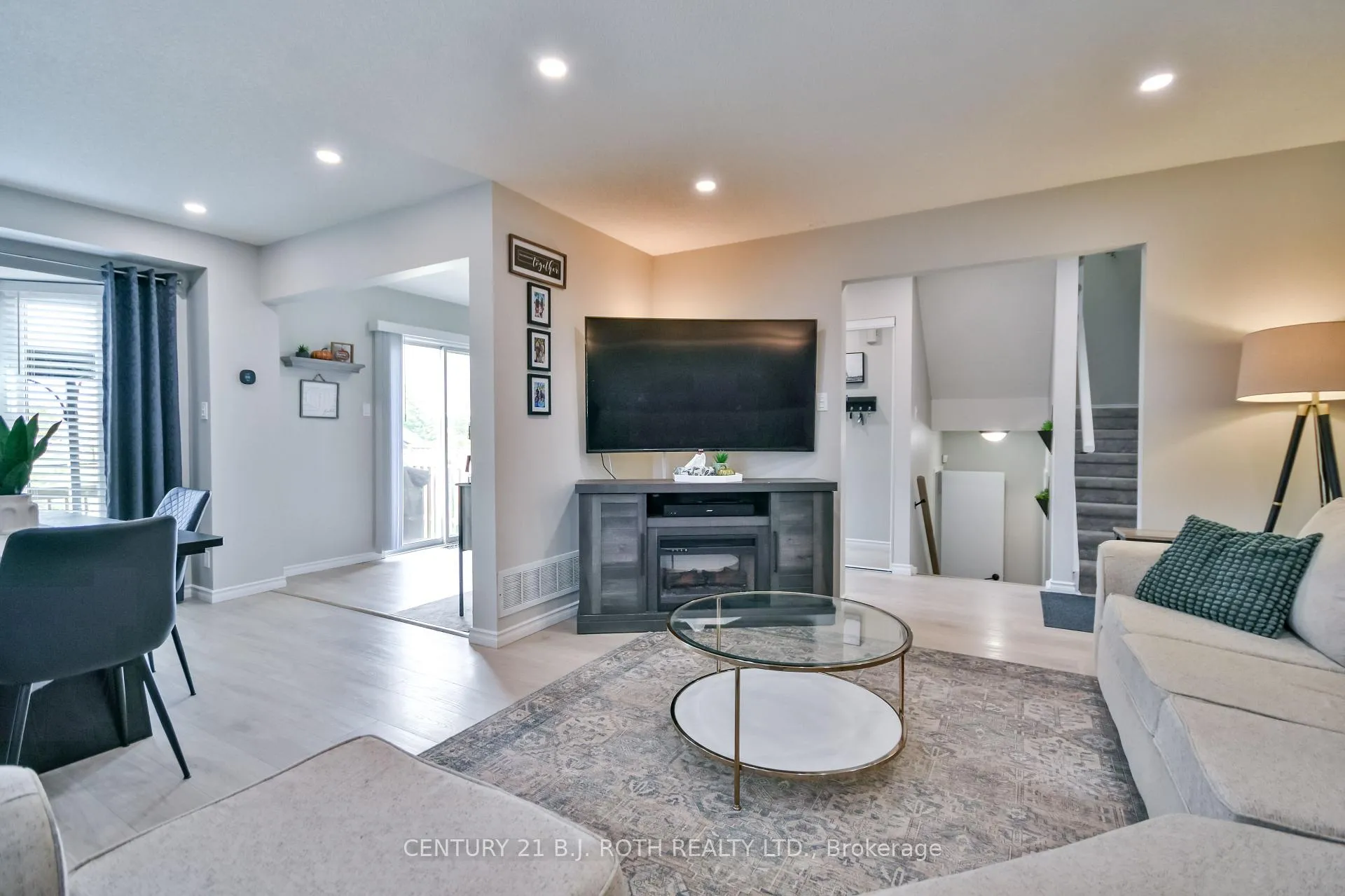 Photo 7 of 12 Burke Drive, Barrie, West Bayfield — HOMEH