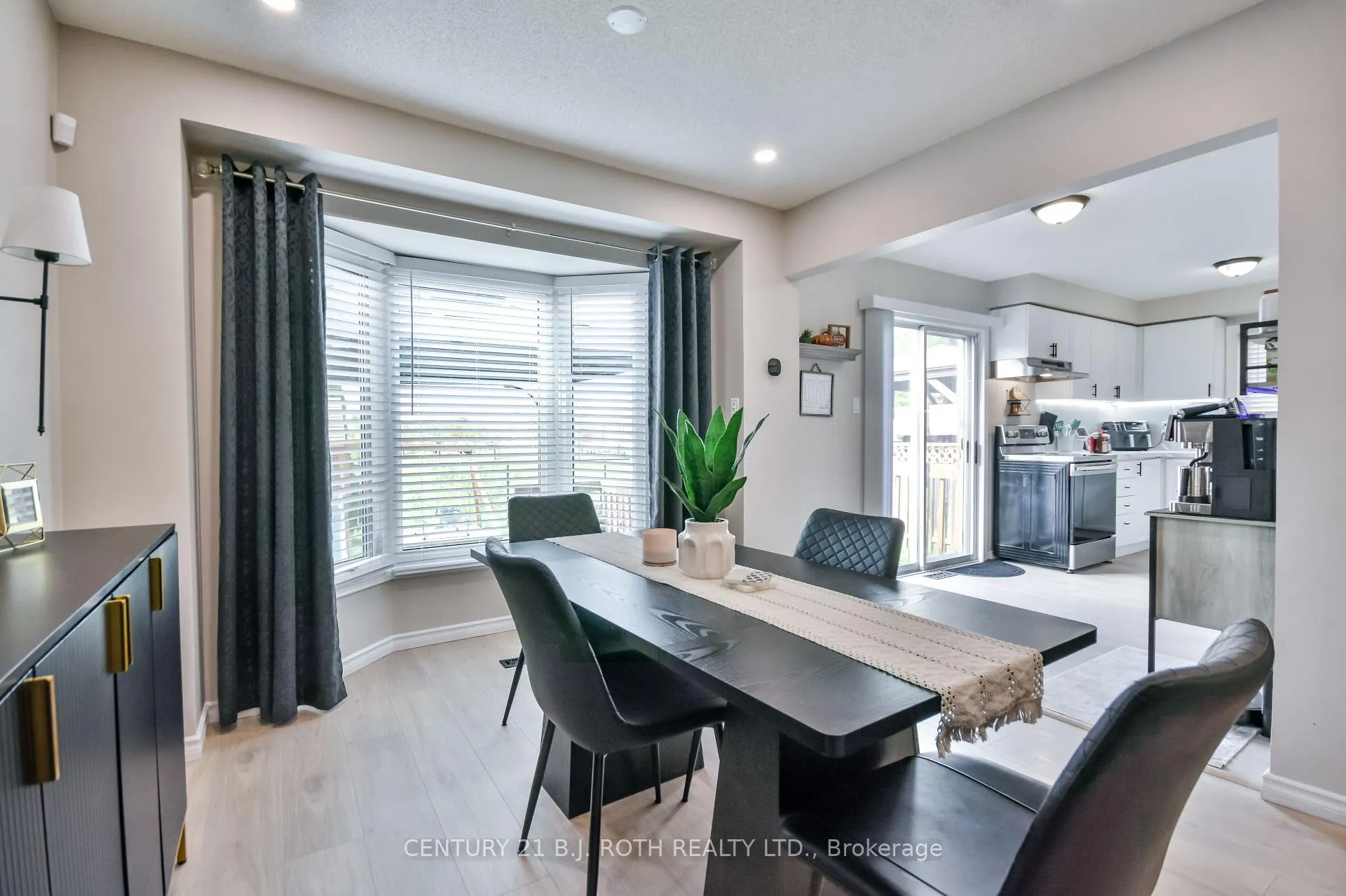 Photo 9 of 12 Burke Drive, Barrie, West Bayfield — HOMEH