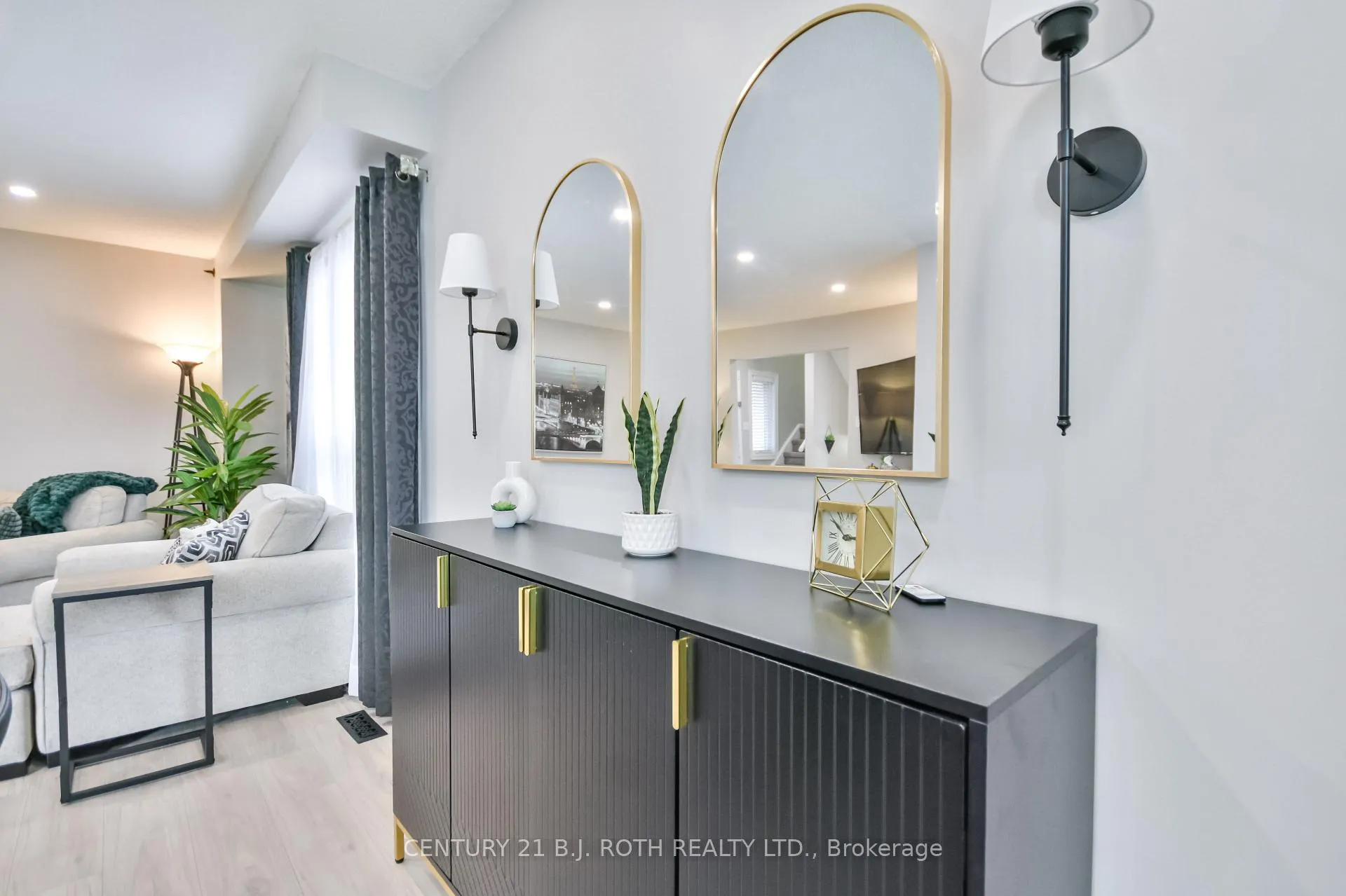 Photo 11 of 12 Burke Drive, Barrie, West Bayfield — HOMEH