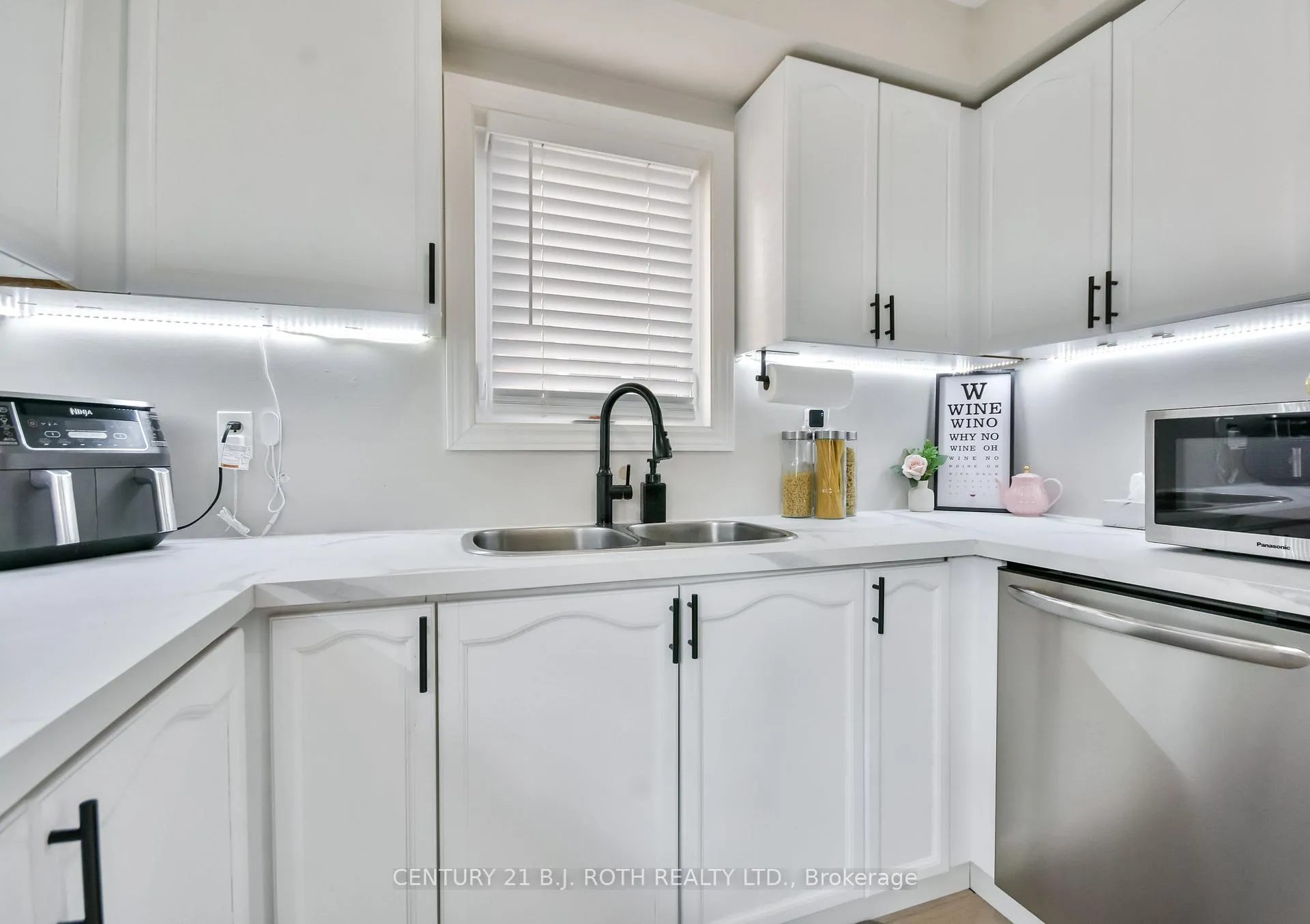 Photo 13 of 12 Burke Drive, Barrie, West Bayfield — HOMEH