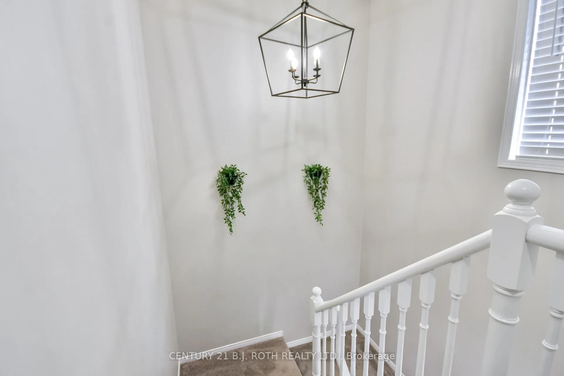 Photo 16 of 12 Burke Drive, Barrie, West Bayfield — HOMEH