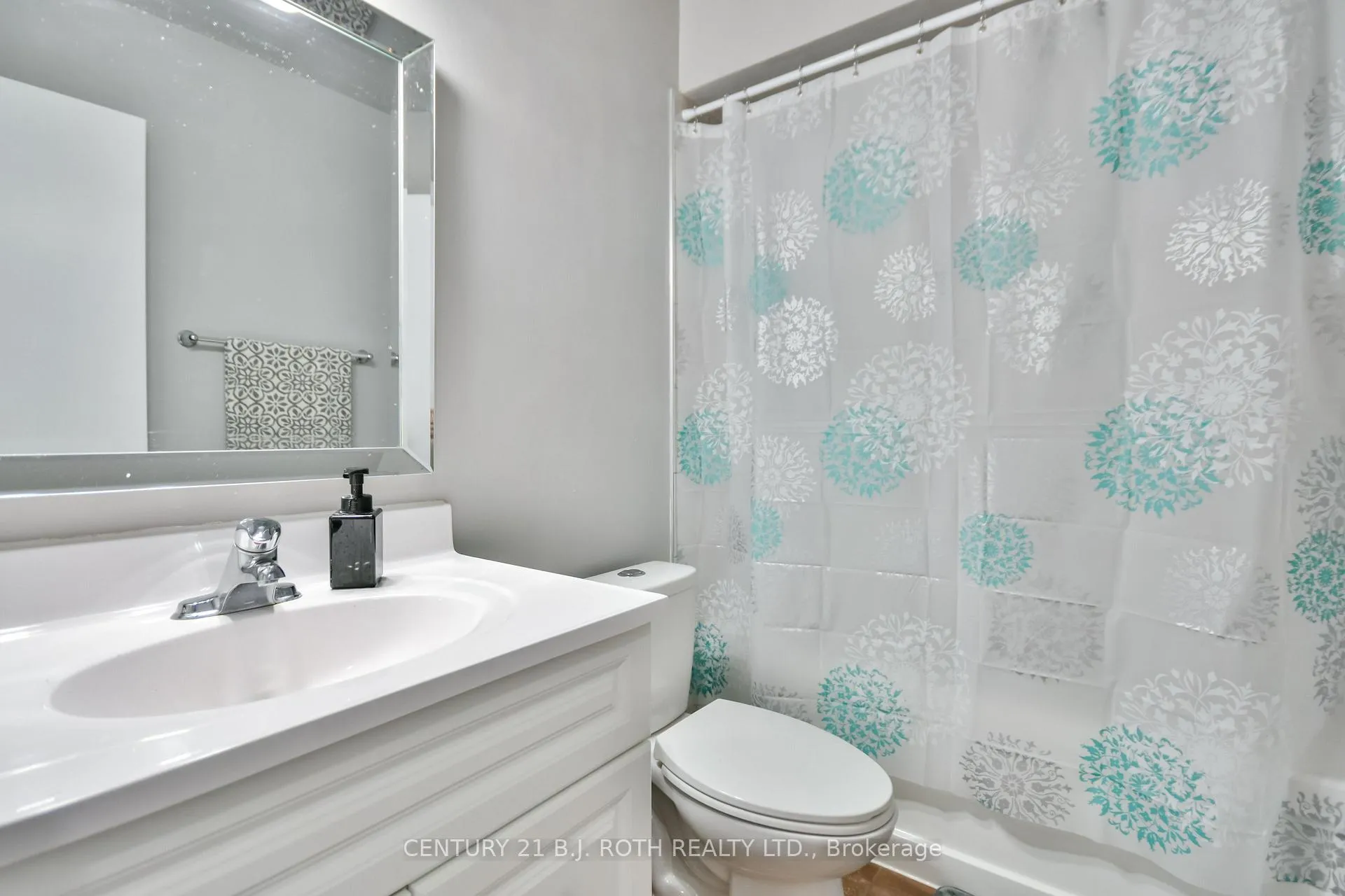 Photo 20 of 12 Burke Drive, Barrie, West Bayfield — HOMEH