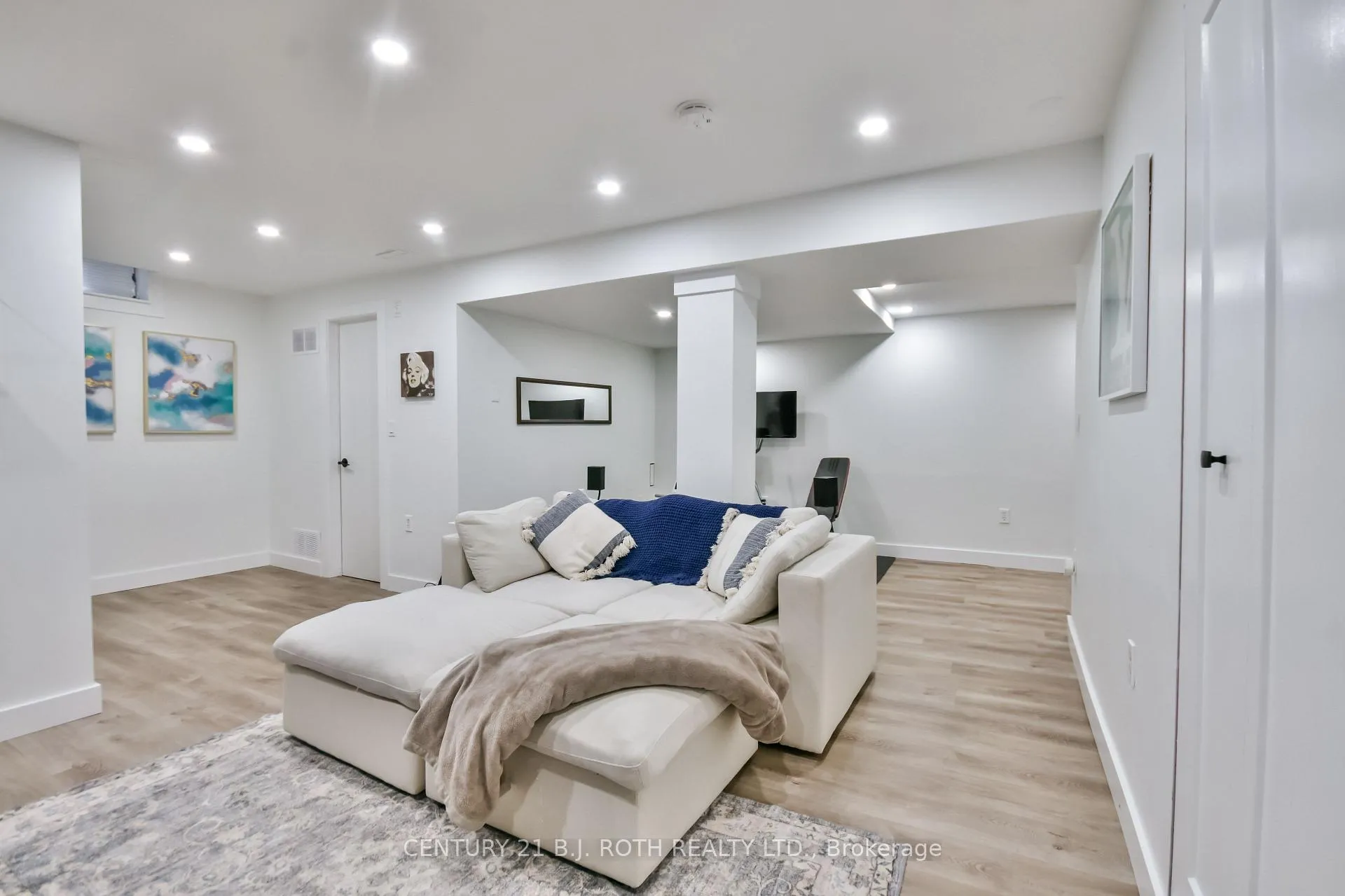 Photo 24 of 12 Burke Drive, Barrie, West Bayfield — HOMEH