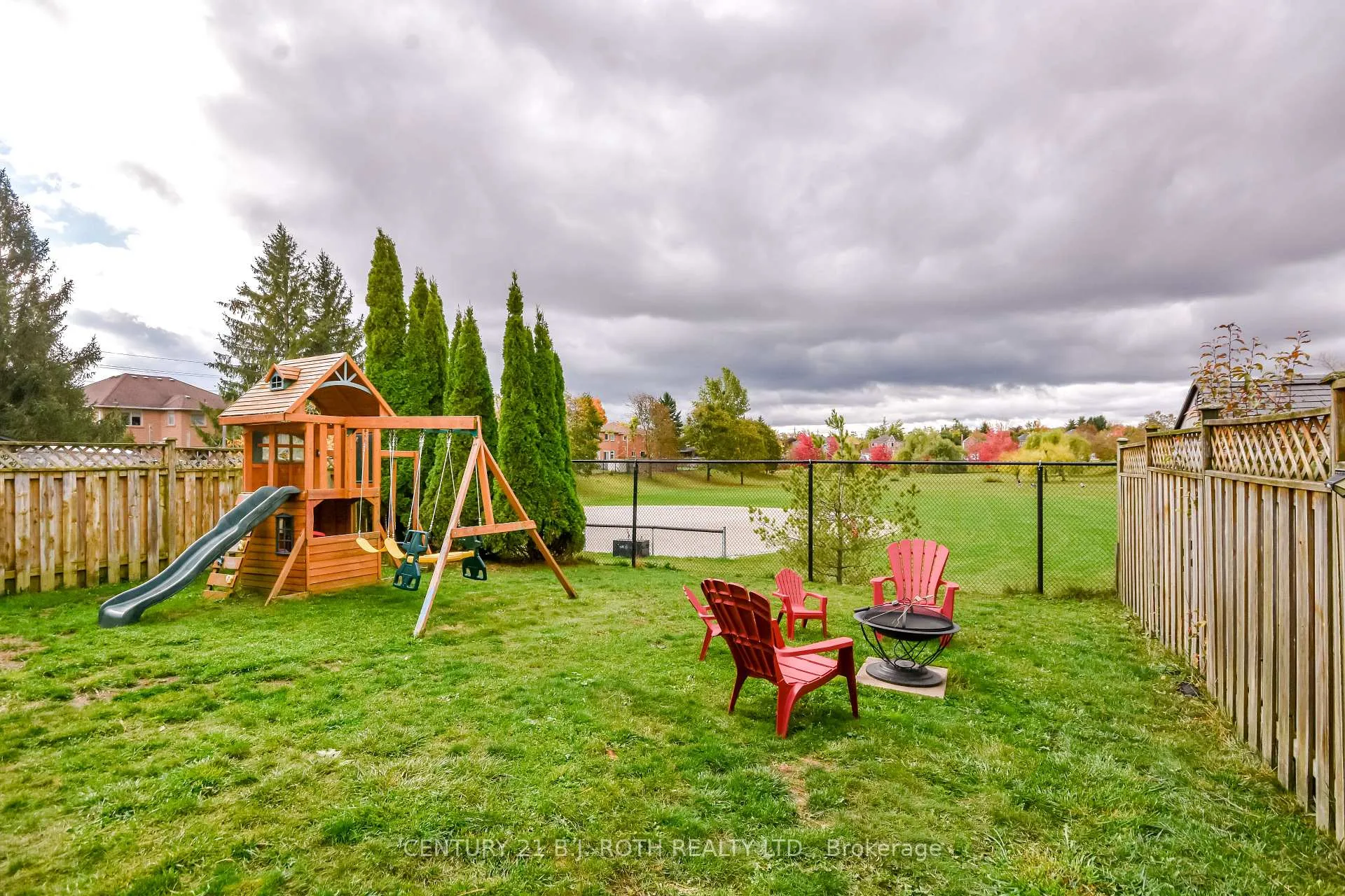Photo 29 of 12 Burke Drive, Barrie, West Bayfield — HOMEH
