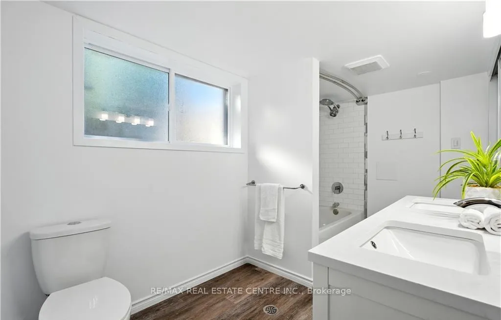 Photo 5 of Unit Unit C, 154 Montgomery Road, Kitchener, Eastwood — HOMEH