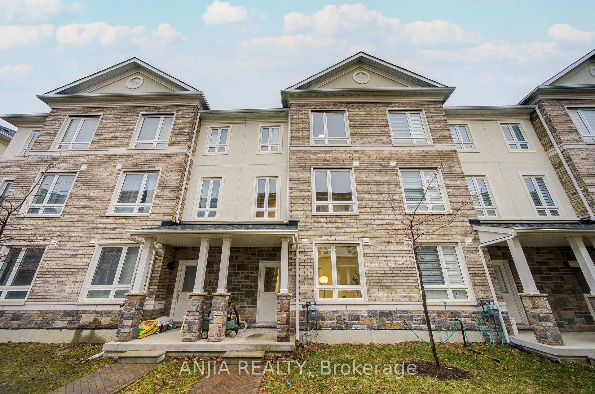 Photo 2 of 82 Chicago Lane, Markham, Wismer — HOMEH