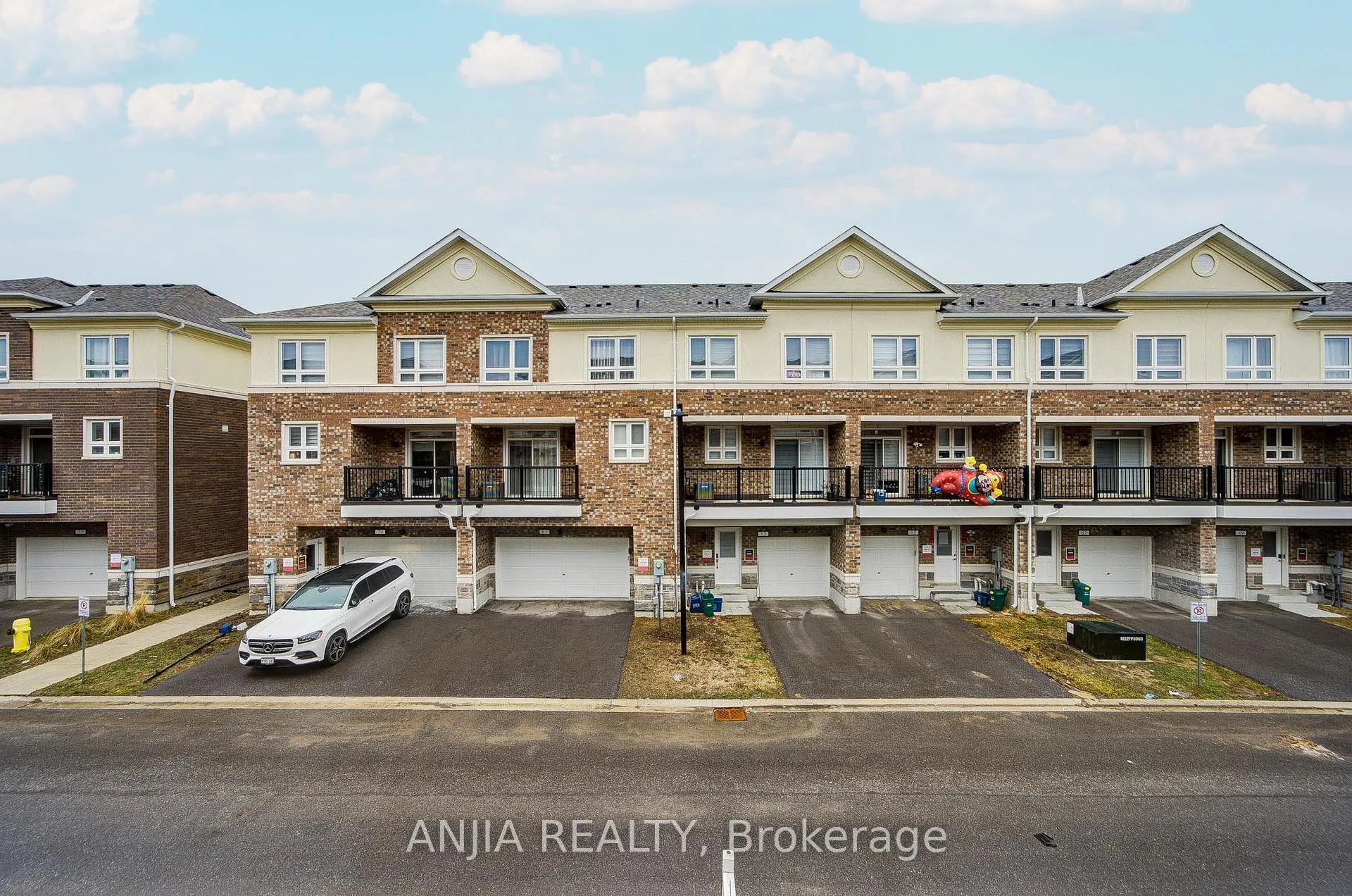 Photo 27 of 82 Chicago Lane, Markham, Wismer — HOMEH