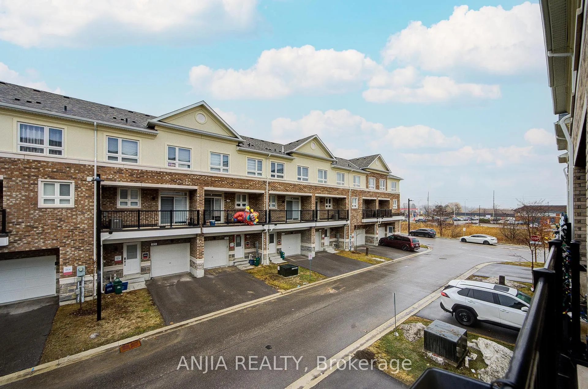 Photo 28 of 82 Chicago Lane, Markham, Wismer — HOMEH