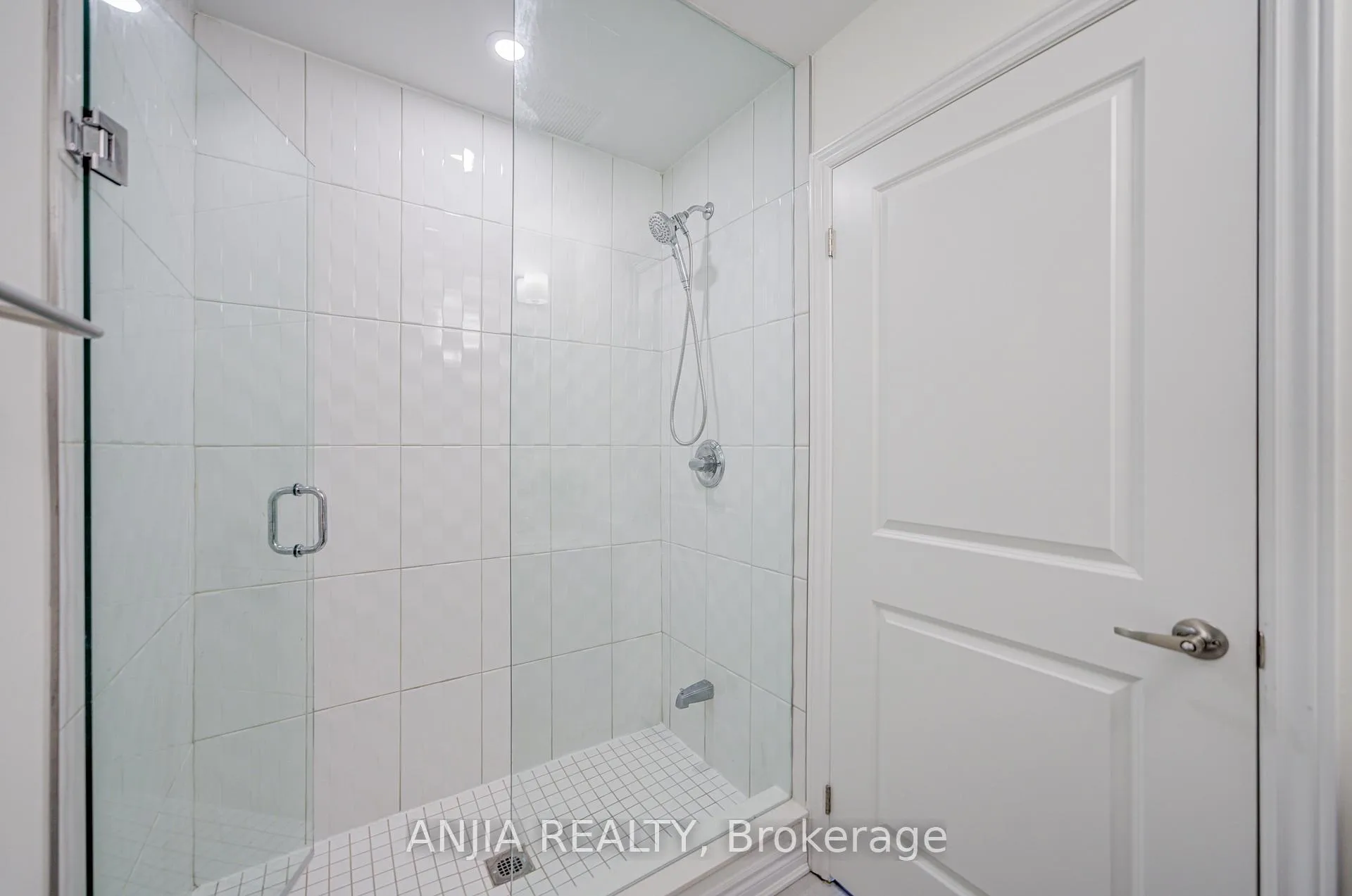Photo 32 of 82 Chicago Lane, Markham, Wismer — HOMEH