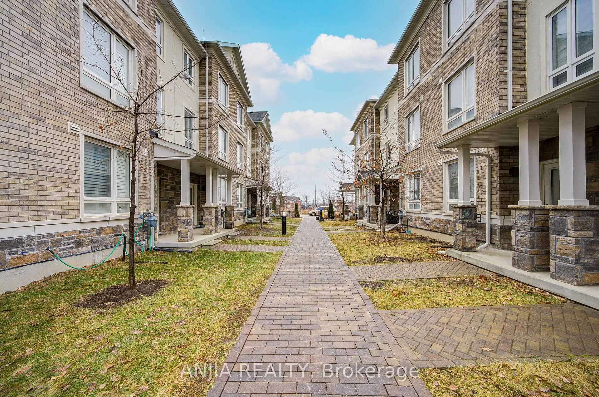 Photo 45 of 82 Chicago Lane, Markham, Wismer — HOMEH