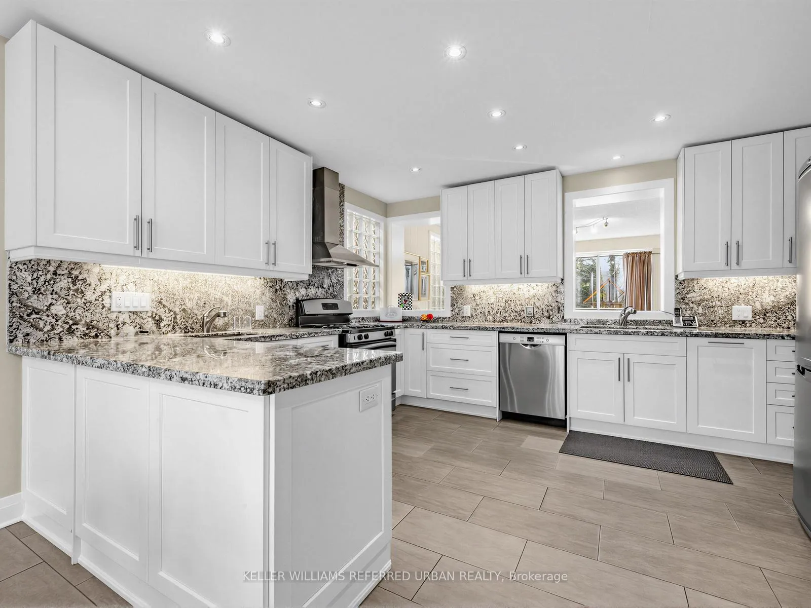 Photo 9 of 31 Prince Charles Drive, Toronto, Englemount-Lawrence — HOMEH