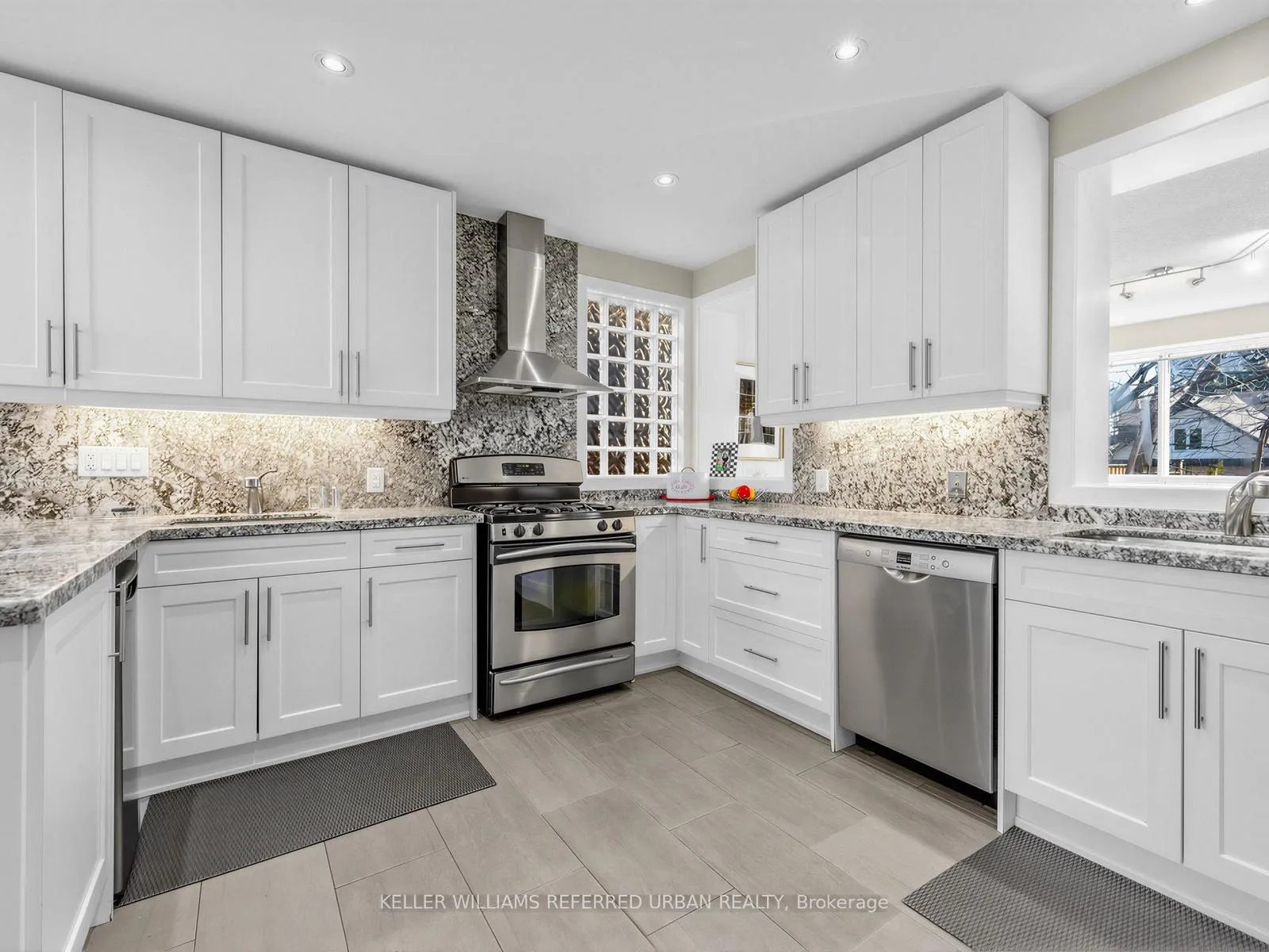 Photo 10 of 31 Prince Charles Drive, Toronto, Englemount-Lawrence — HOMEH