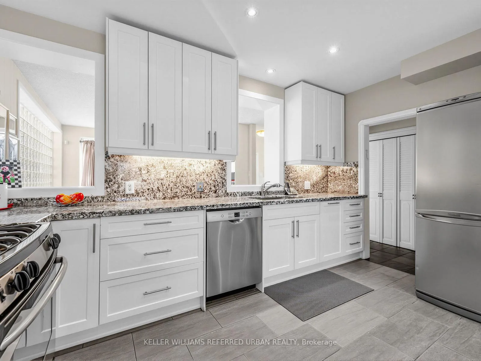 Photo 12 of 31 Prince Charles Drive, Toronto, Englemount-Lawrence — HOMEH