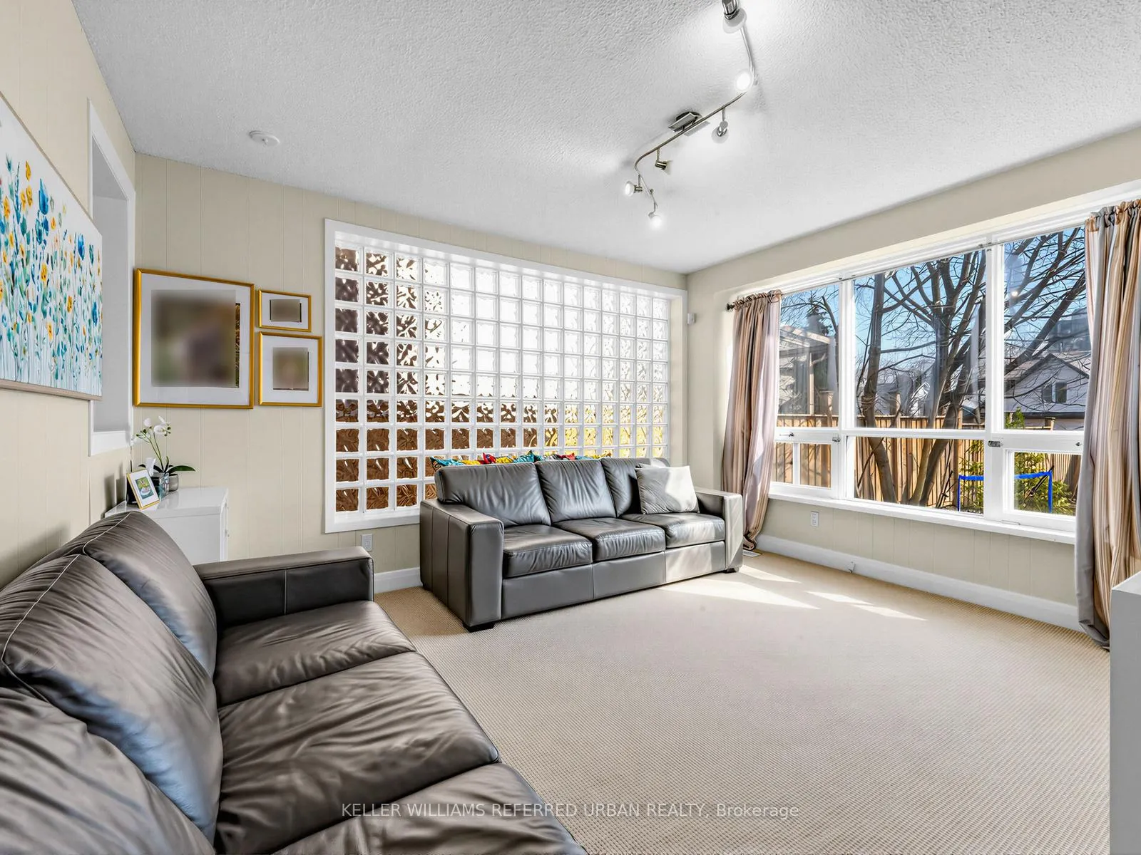 Photo 13 of 31 Prince Charles Drive, Toronto, Englemount-Lawrence — HOMEH