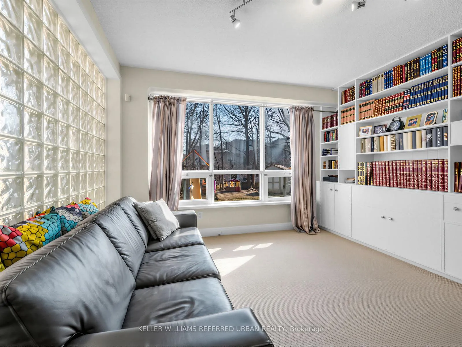 Photo 14 of 31 Prince Charles Drive, Toronto, Englemount-Lawrence — HOMEH