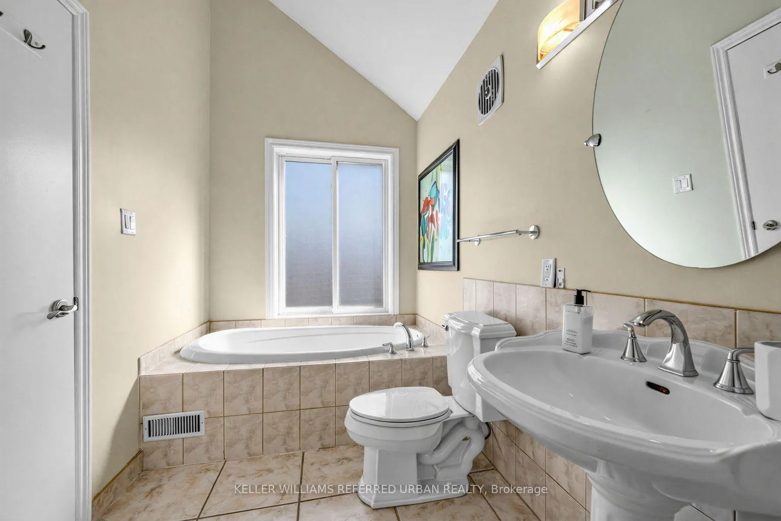 Photo 19 of 31 Prince Charles Drive, Toronto, Englemount-Lawrence — HOMEH
