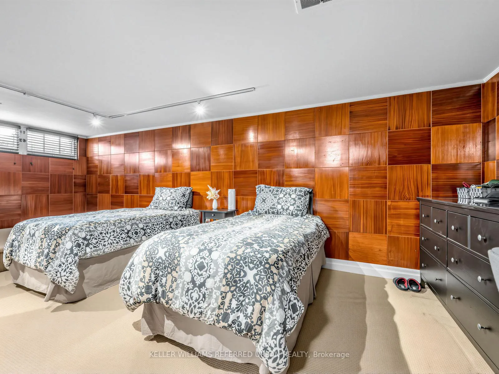Photo 25 of 31 Prince Charles Drive, Toronto, Englemount-Lawrence — HOMEH