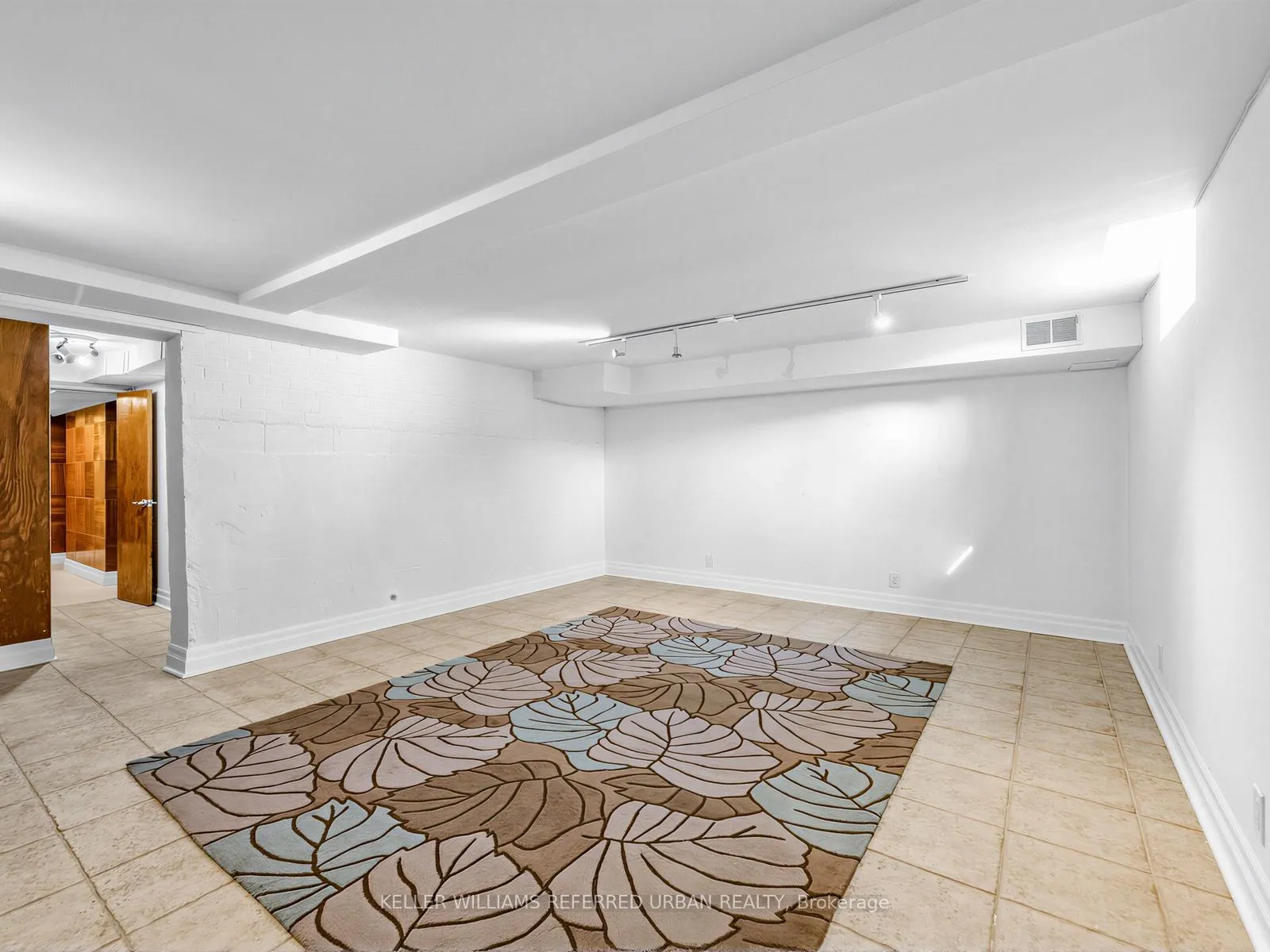 Photo 28 of 31 Prince Charles Drive, Toronto, Englemount-Lawrence — HOMEH
