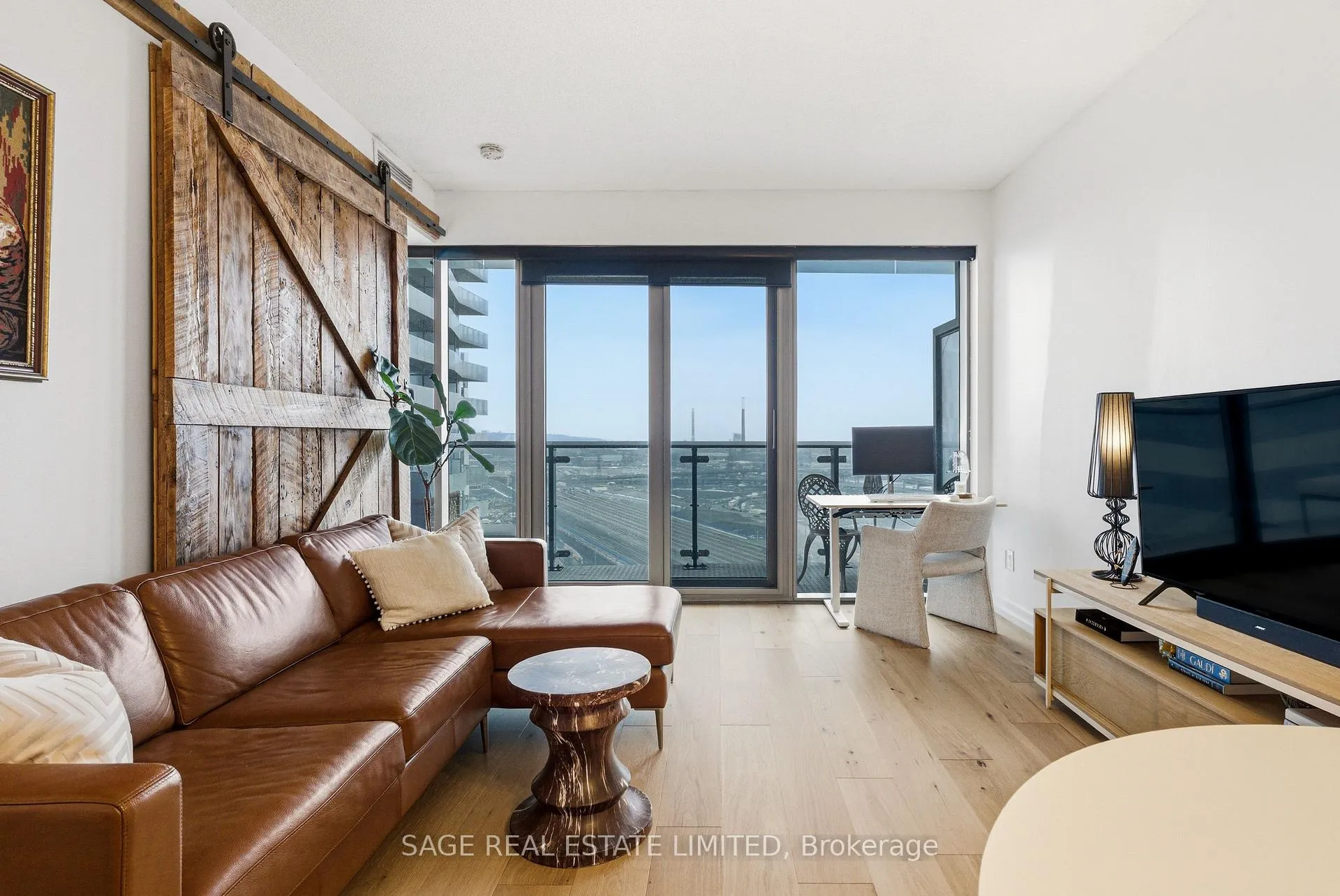 Photo 8 of Unit 1804, 70 Distillery Lane, Toronto, Waterfront Communities — HOMEH