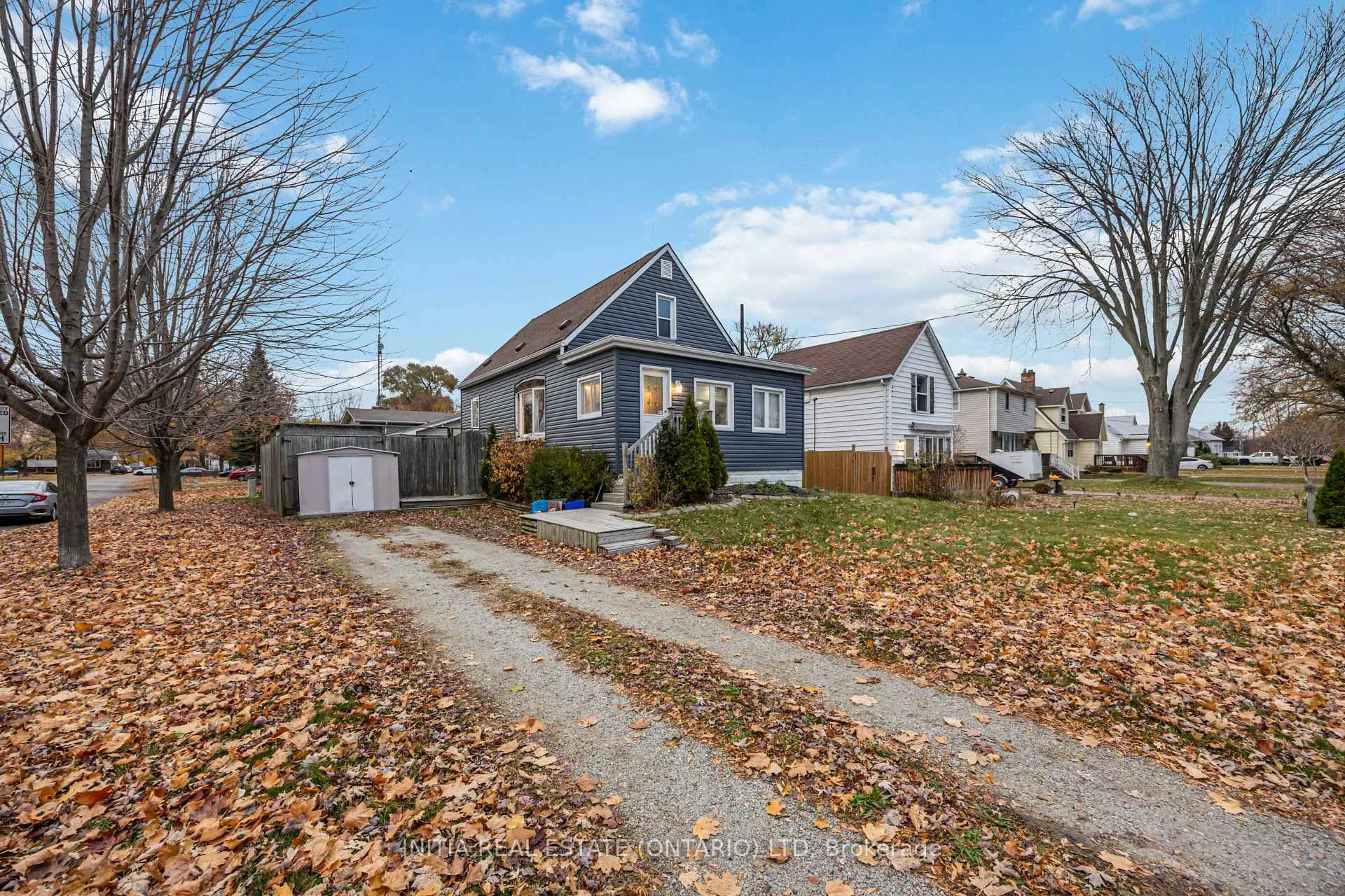 Photo 3 of 856 Devine Street, Sarnia — HOMEH