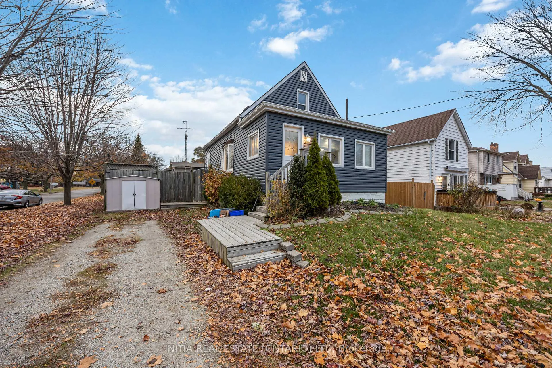 Photo 4 of 856 Devine Street, Sarnia — HOMEH