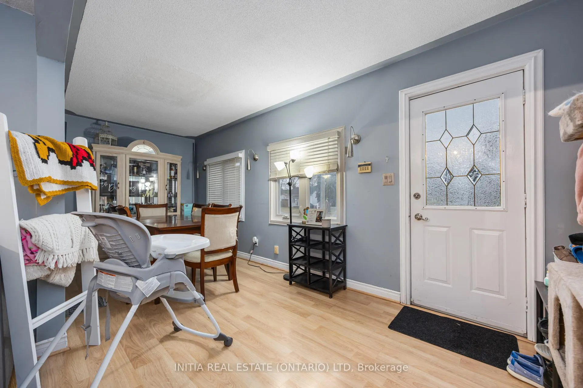 Photo 5 of 856 Devine Street, Sarnia — HOMEH