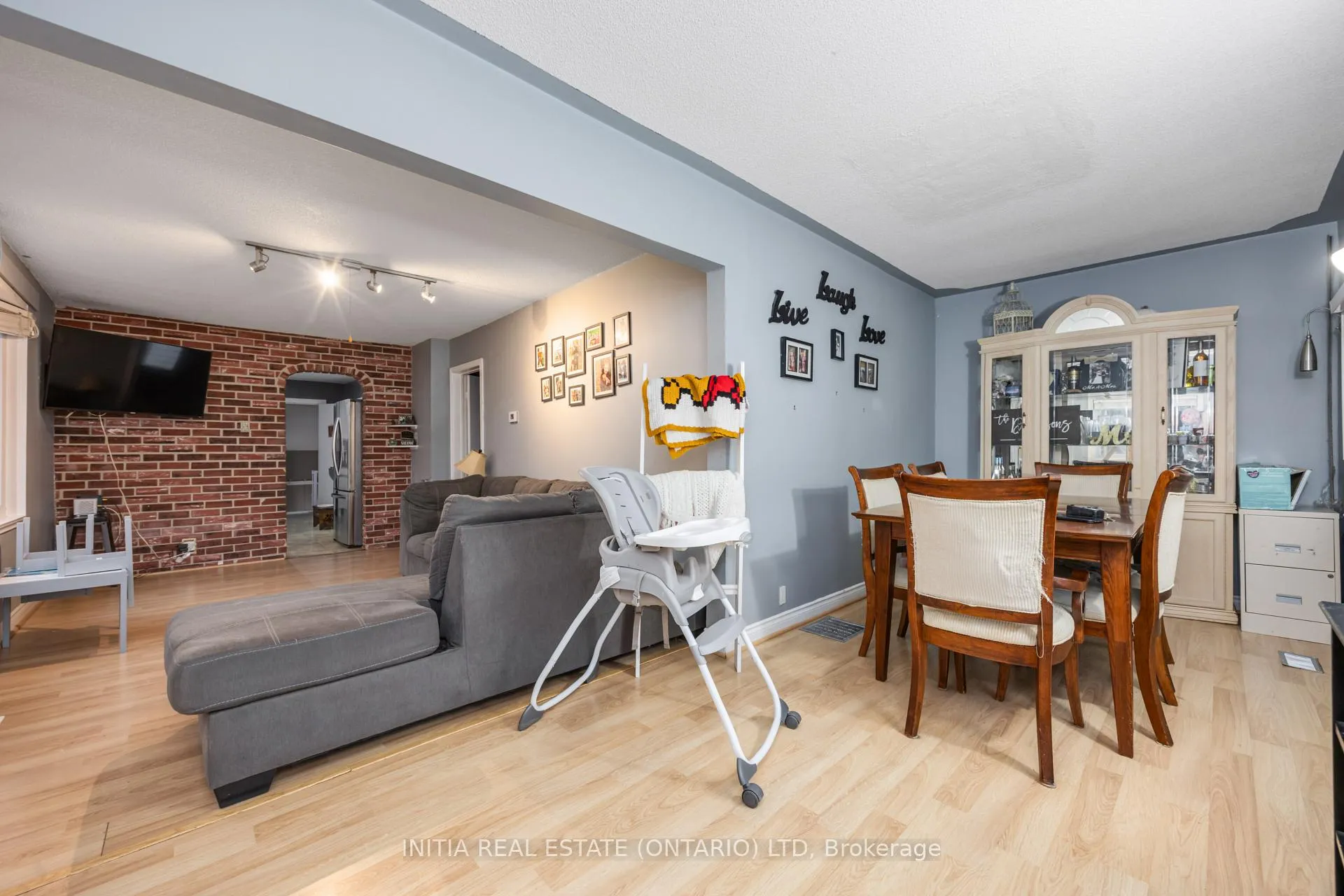 Photo 10 of 856 Devine Street, Sarnia — HOMEH