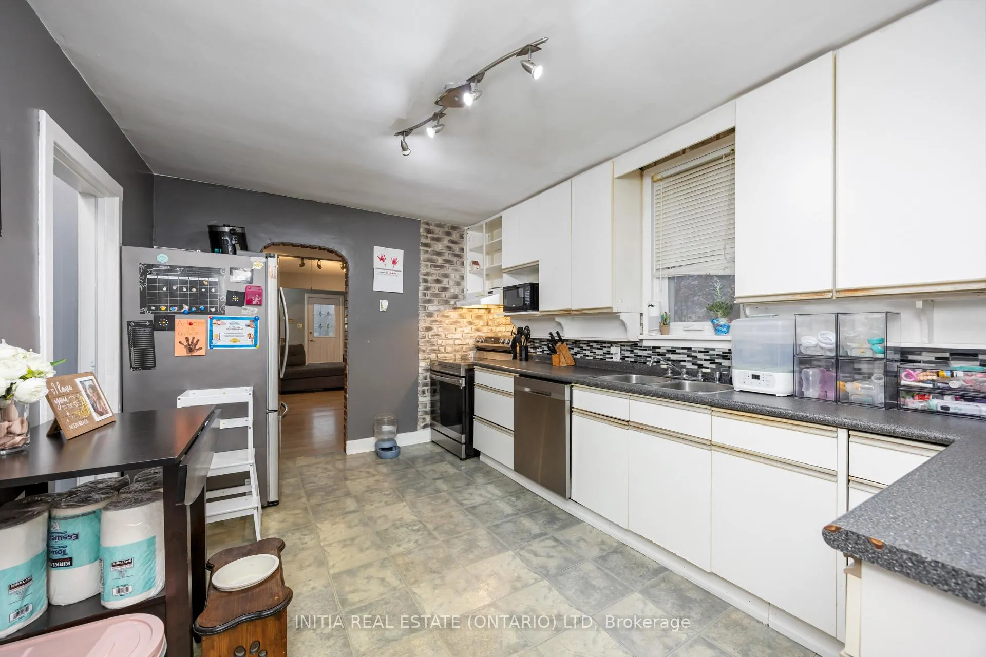 Photo 13 of 856 Devine Street, Sarnia — HOMEH