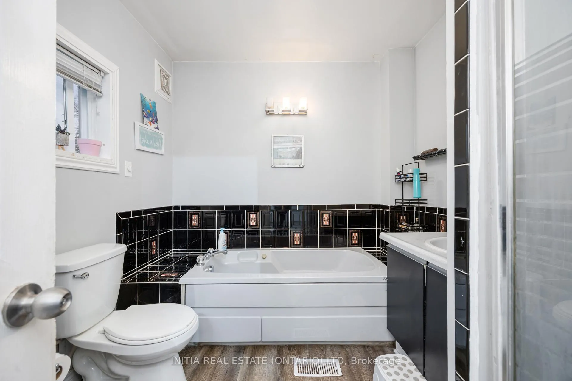 Photo 14 of 856 Devine Street, Sarnia — HOMEH