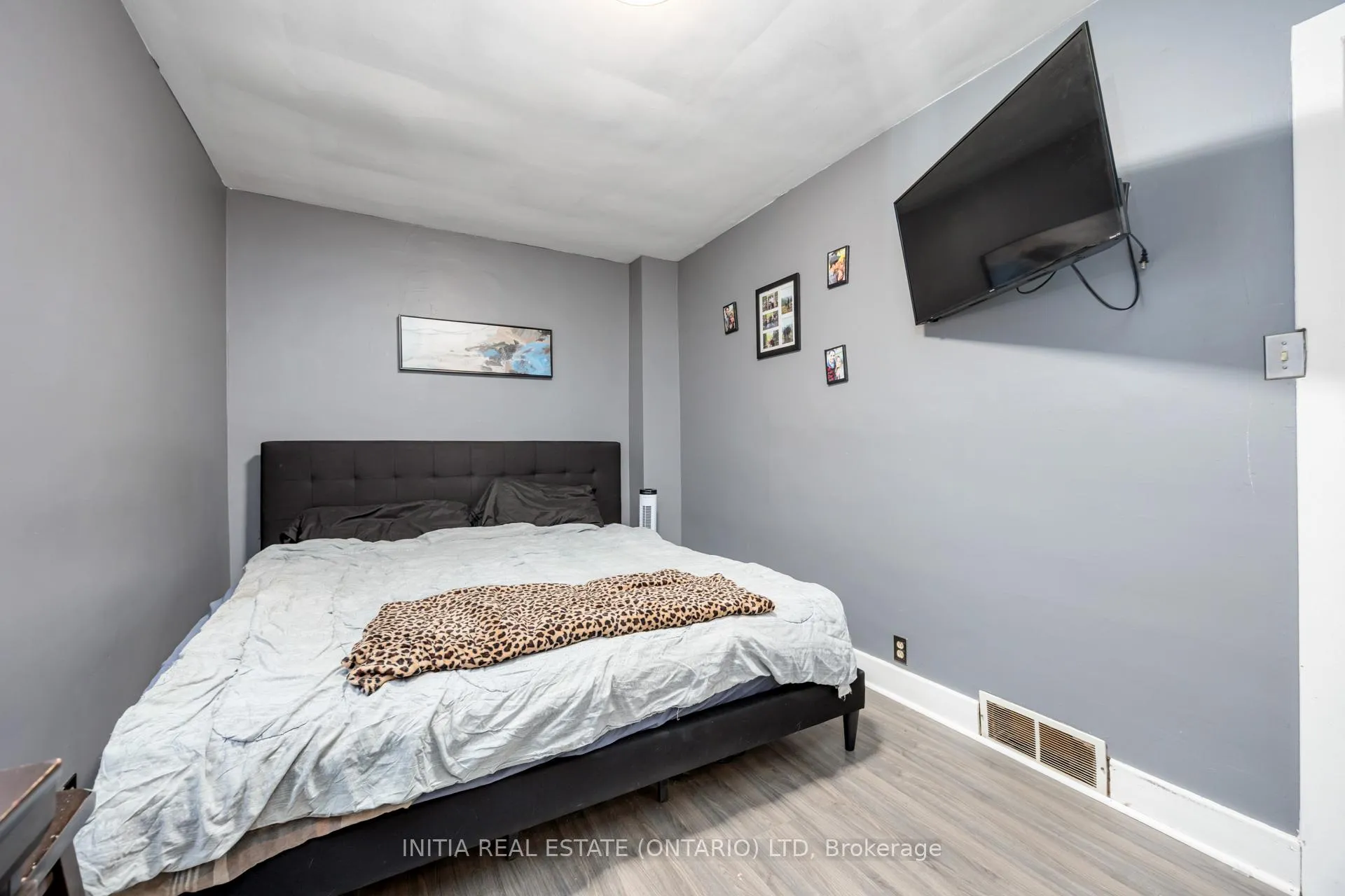 Photo 16 of 856 Devine Street, Sarnia — HOMEH