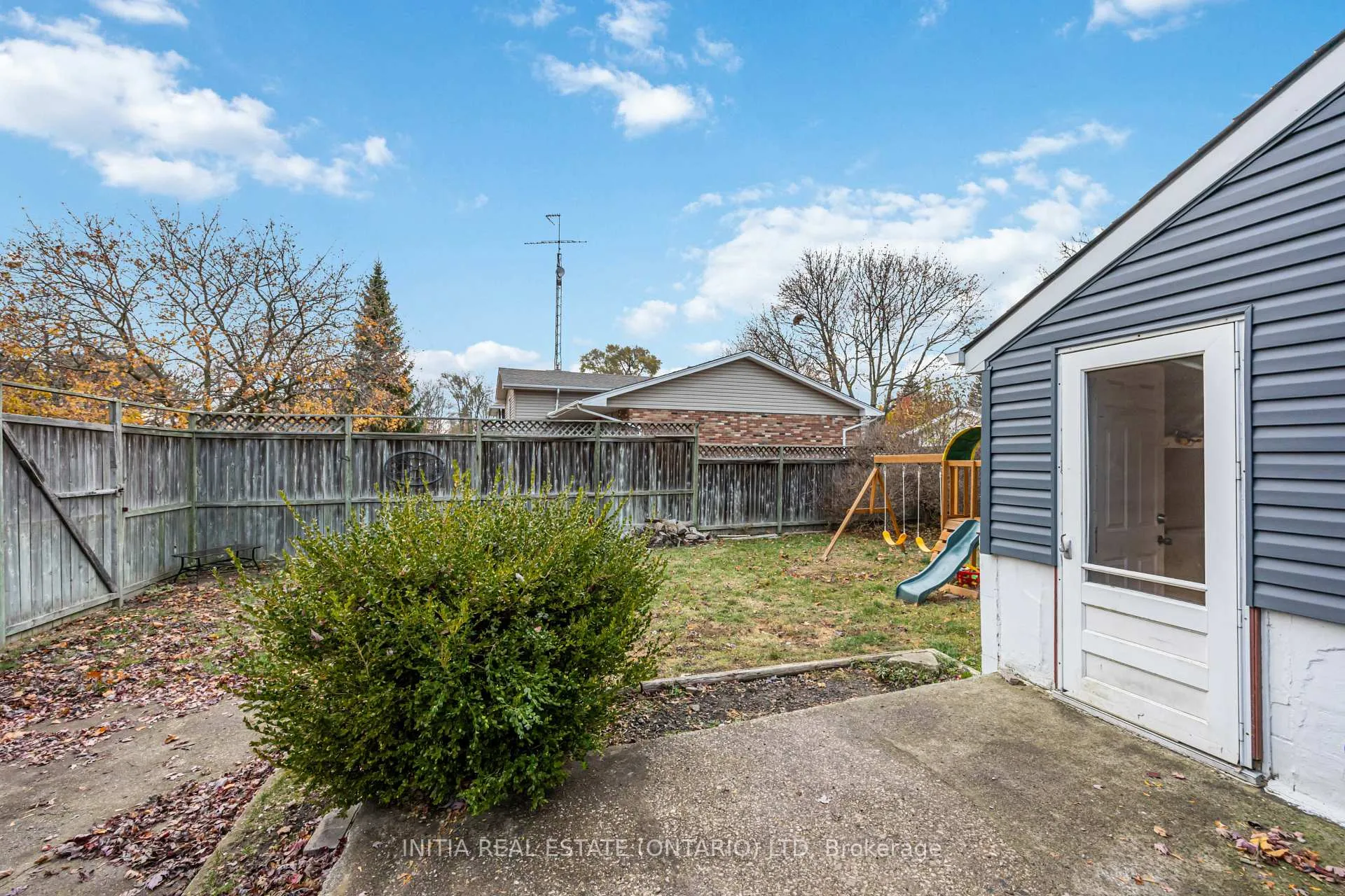Photo 28 of 856 Devine Street, Sarnia — HOMEH