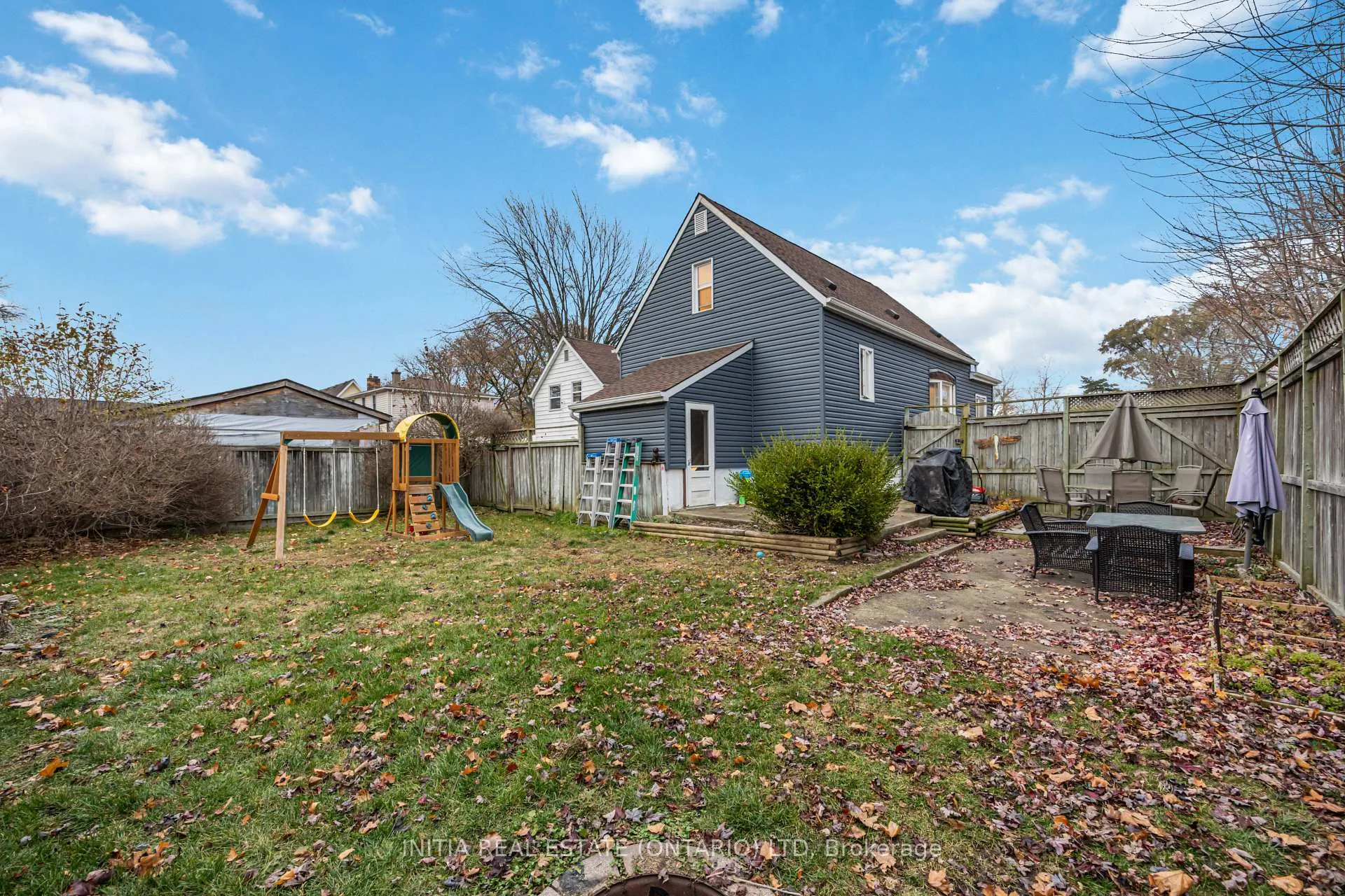 Photo 29 of 856 Devine Street, Sarnia — HOMEH