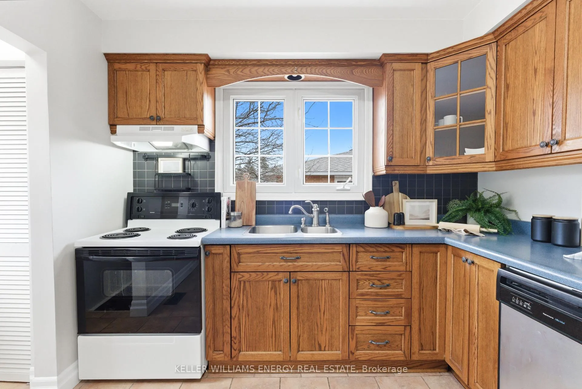 Photo 9 of 168 Gladstone Avenue, Oshawa, McLaughlin — HOMEH