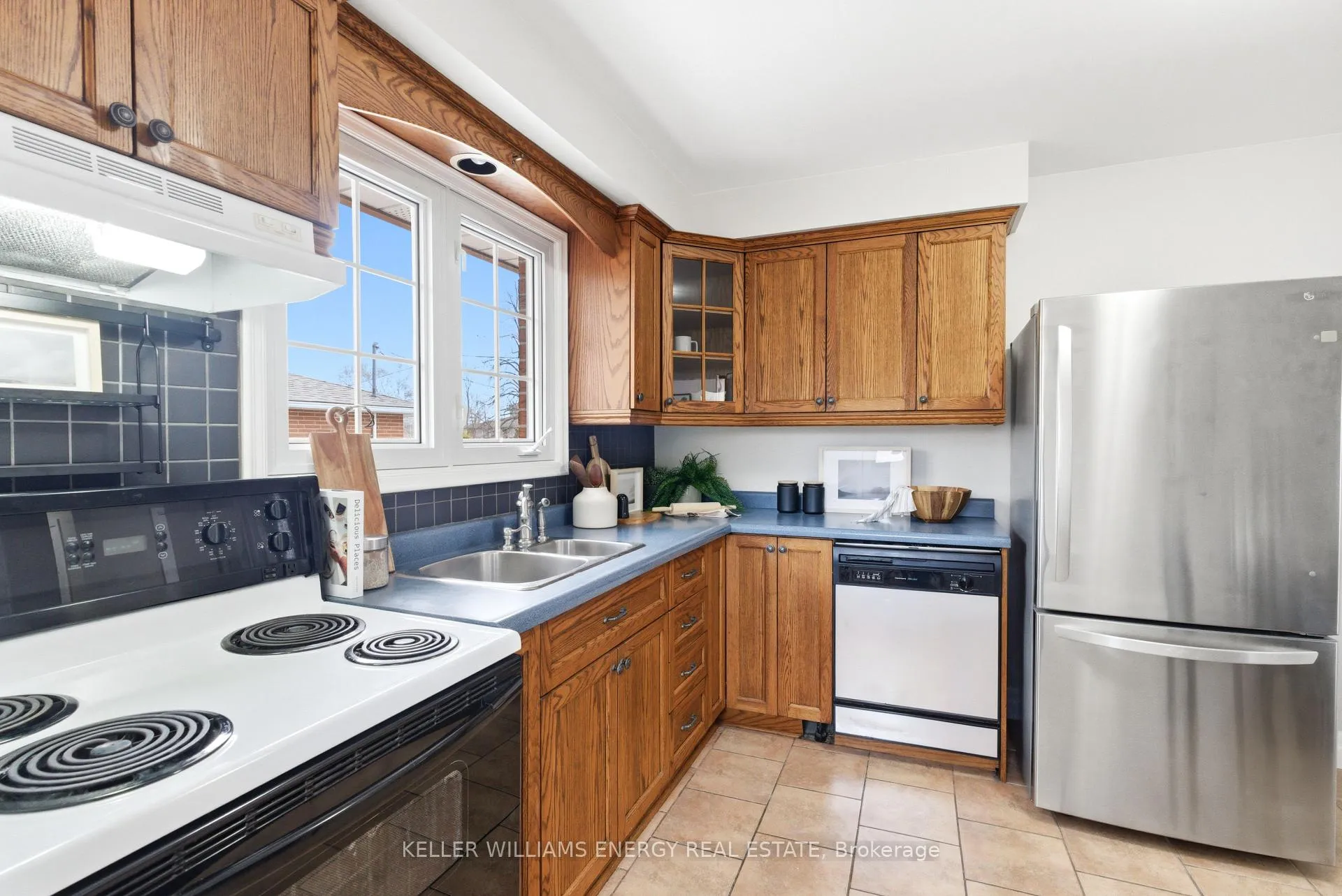 Photo 10 of 168 Gladstone Avenue, Oshawa, McLaughlin — HOMEH