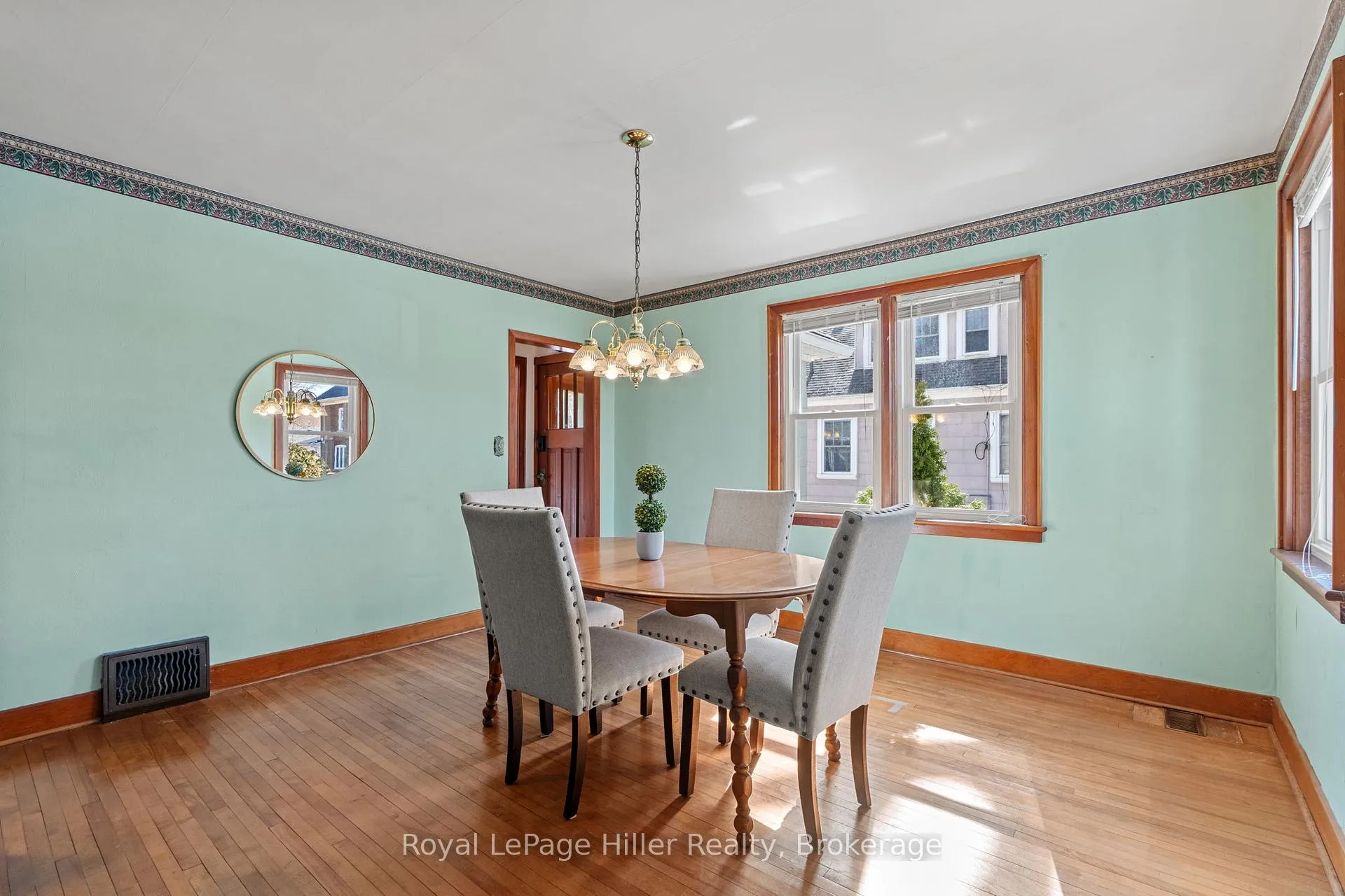 Photo 9 of 27 Pacific Avenue, Perth East, Milverton — HOMEH